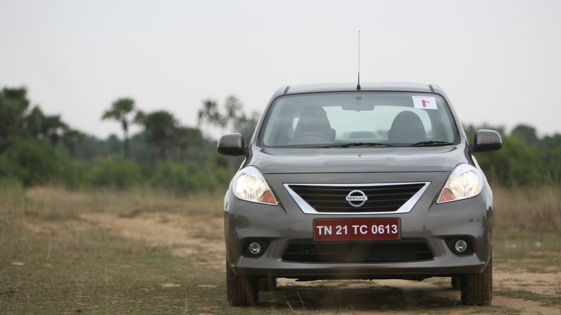 Nissan-Sunny-2013-XV-Exterior