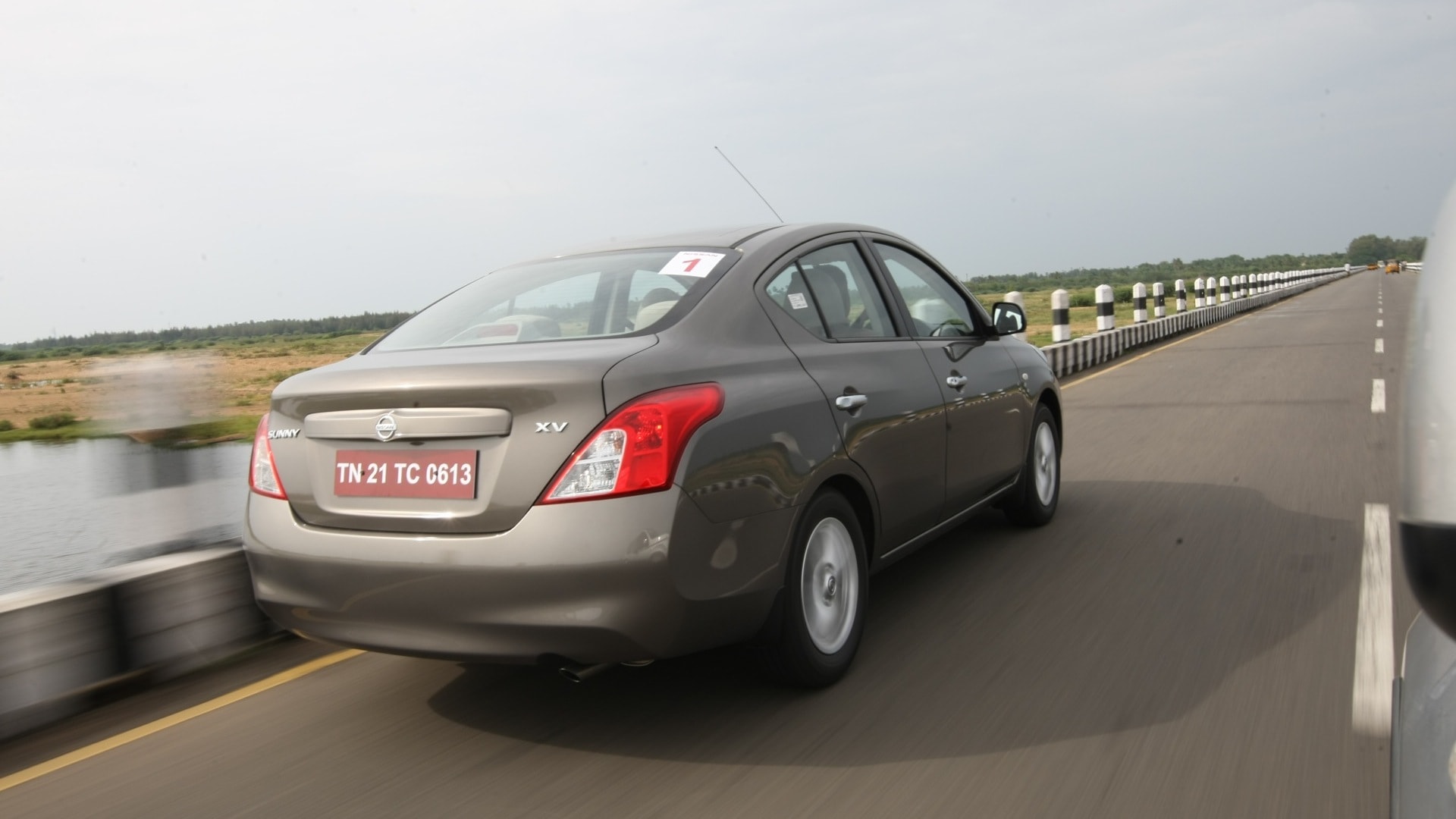 Nissan-Sunny-2013-XV-Exterior