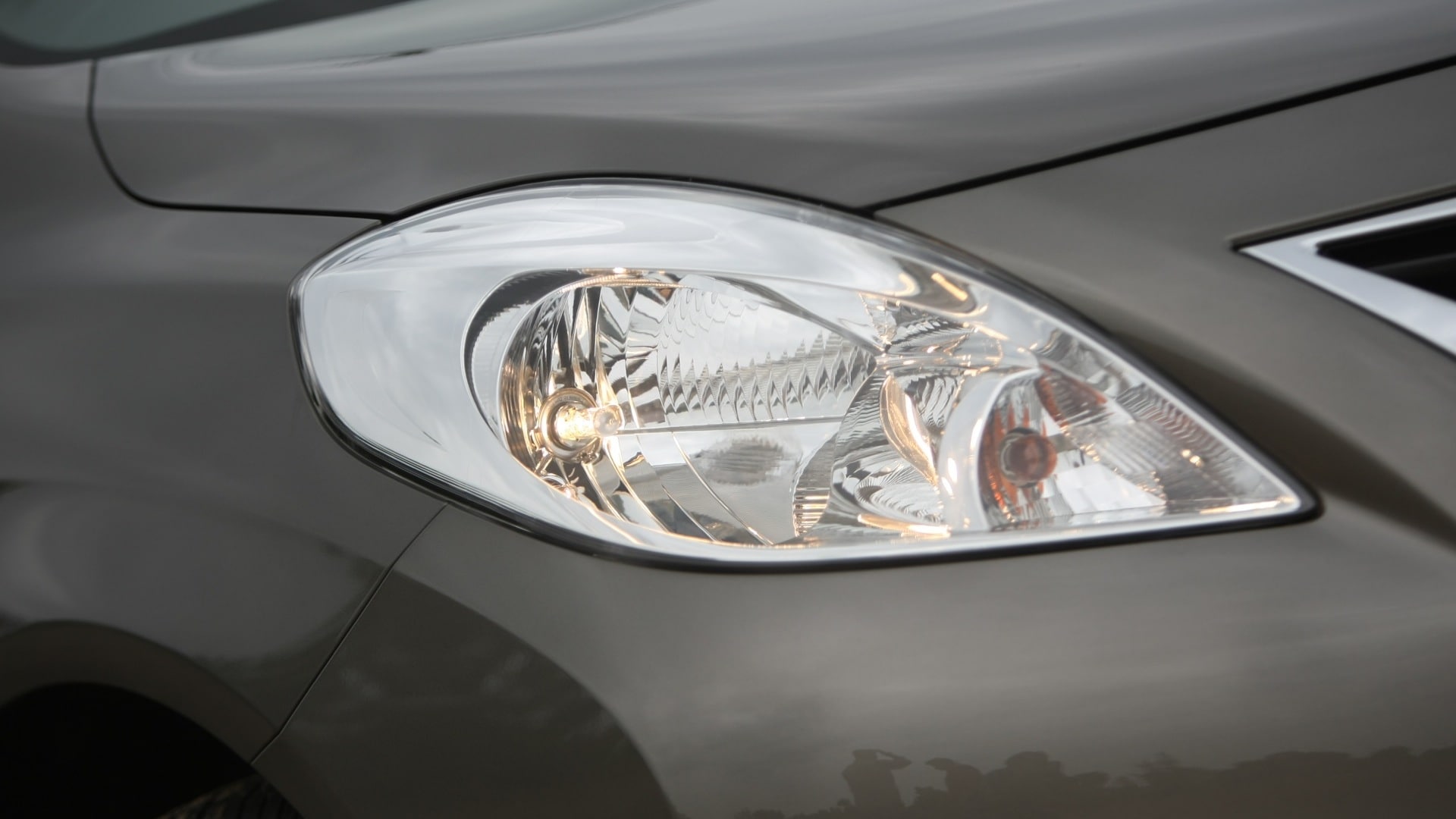 Nissan-Sunny-2013-XV-Exterior