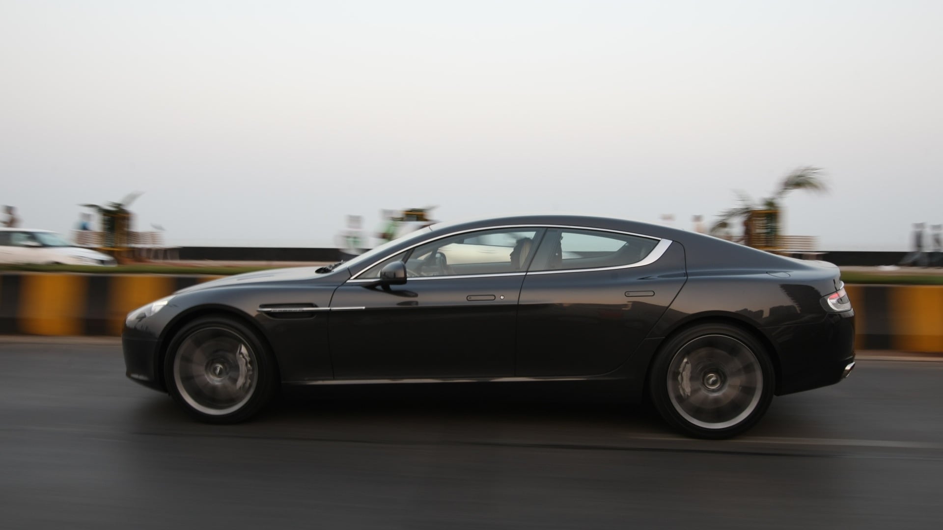 Aston-Martin-Rapide-2013-STD-Exterior