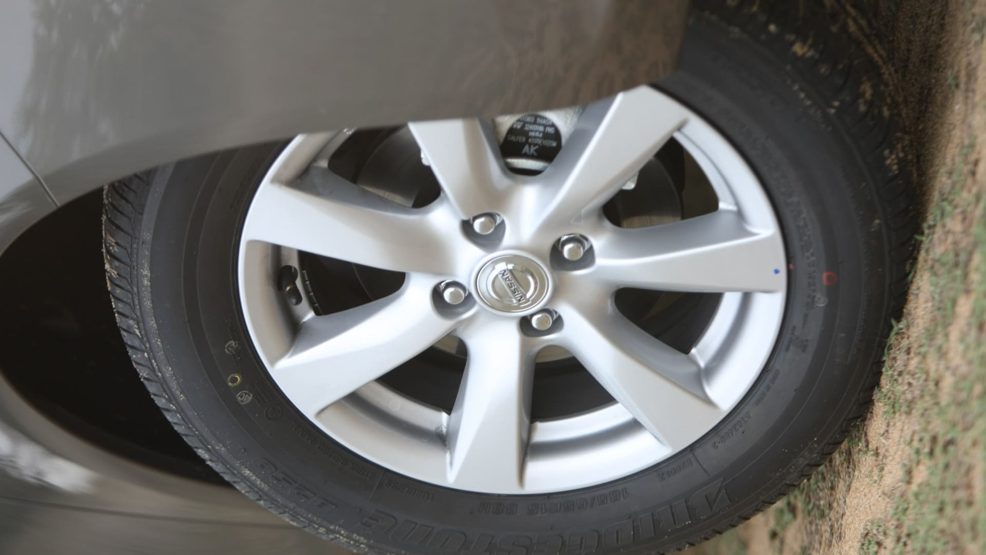 Nissan-Sunny-2013-XV-Exterior