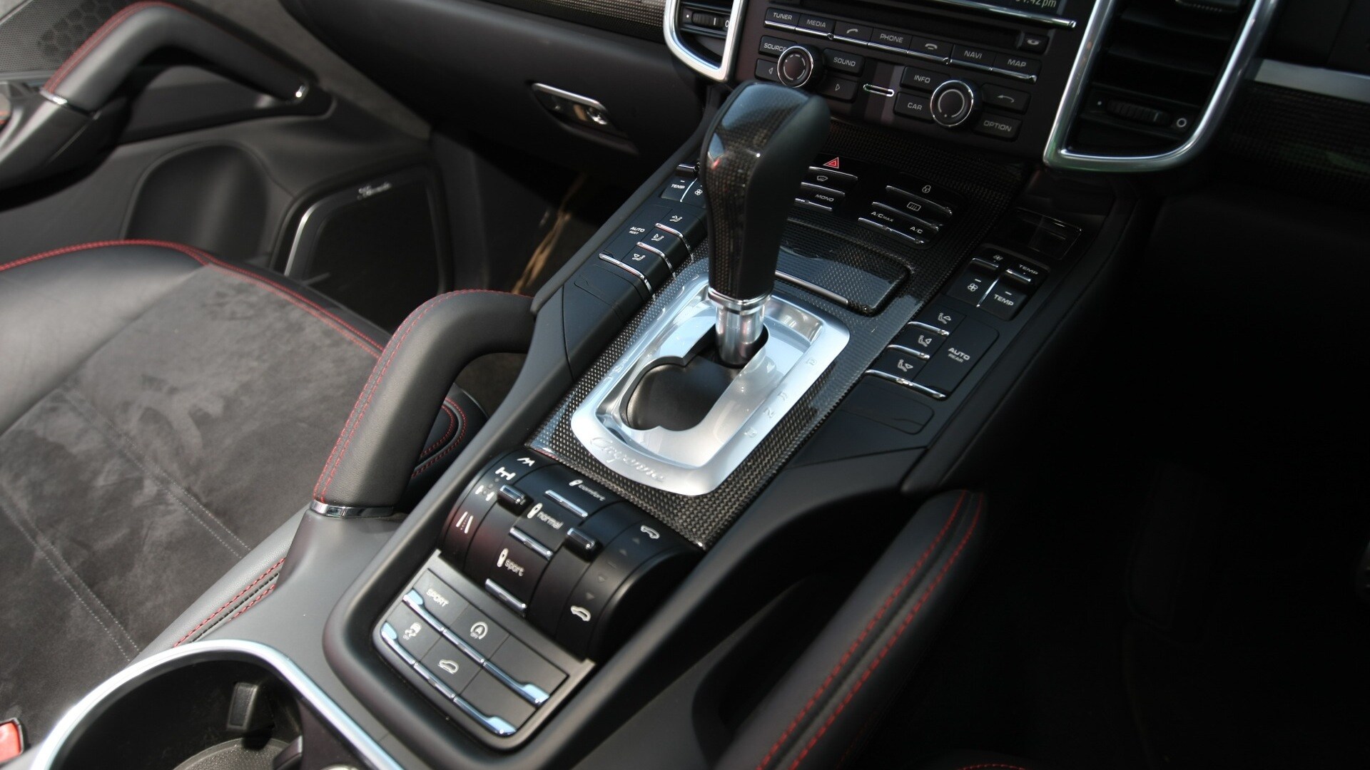 porsche-cayenne-2012-STD-interior