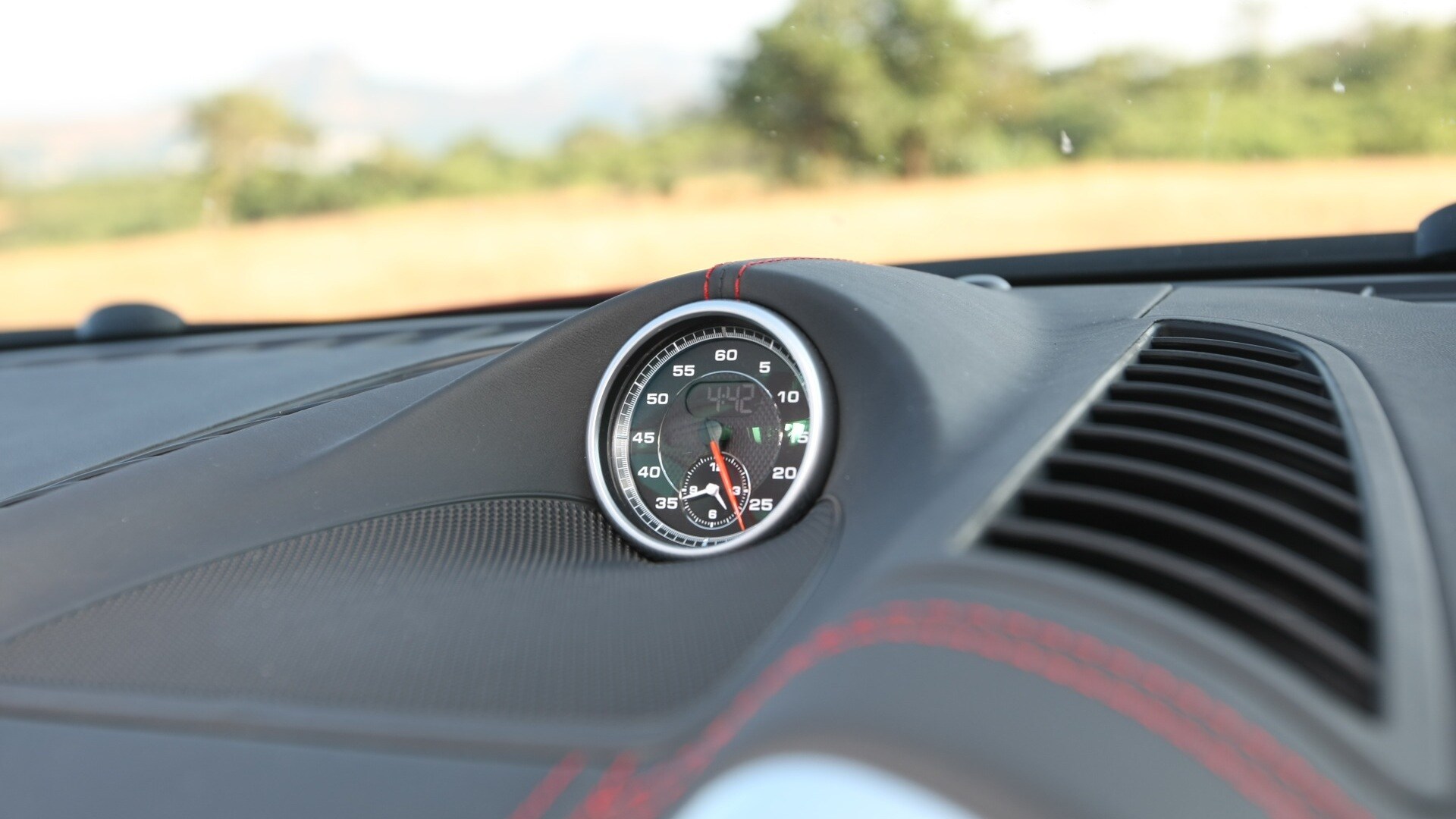 porsche-cayenne-2012-STD-interior