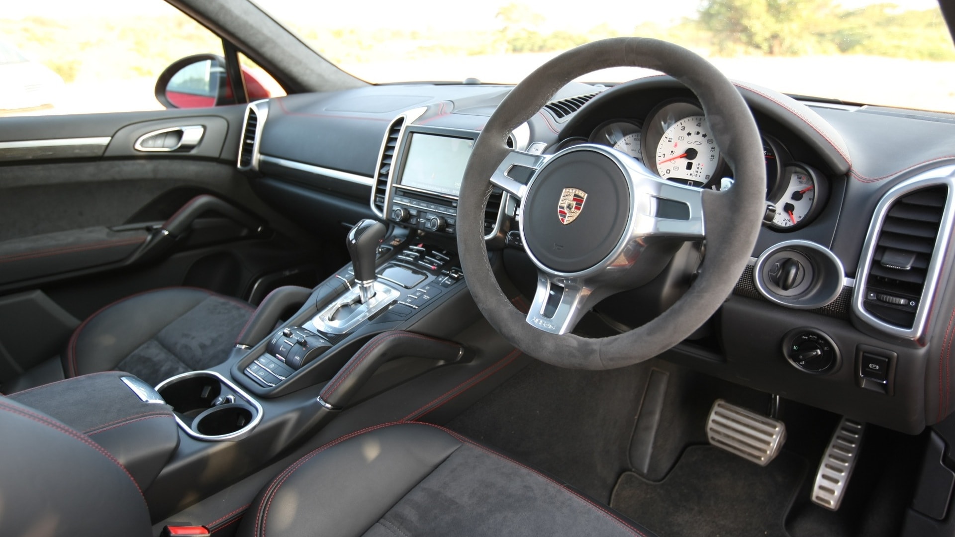 porsche-cayenne-2012-STD-interior