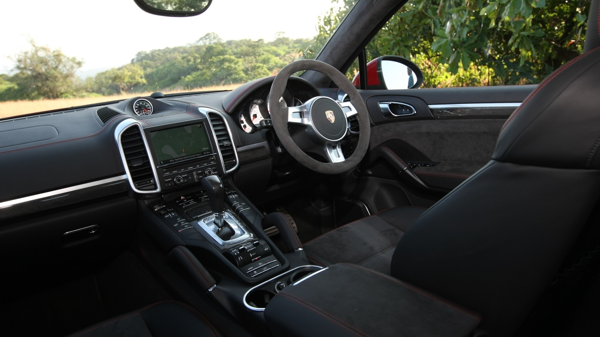 porsche-cayenne-2012-STD-interior