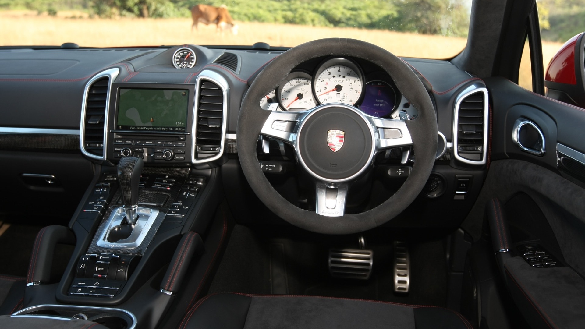 porsche-cayenne-2012-STD-interior