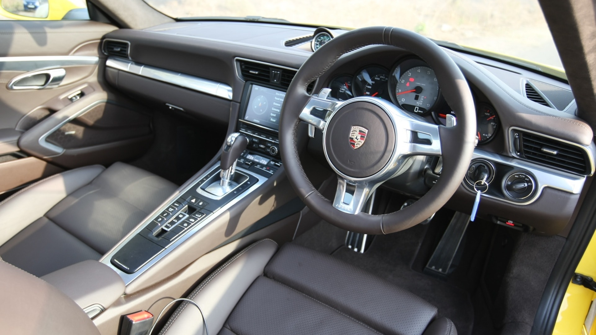 Porsche-911-2013-Carrera-Interior