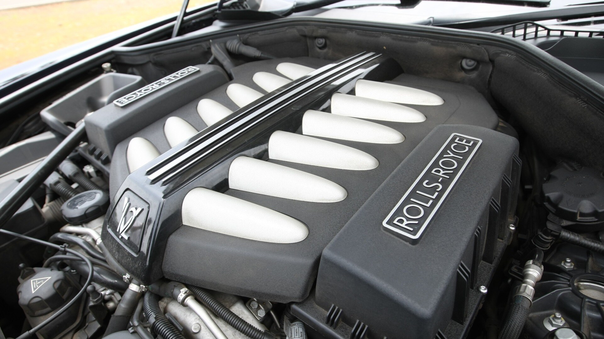 Rolls-Royce-Ghost-2013-STD-Interior