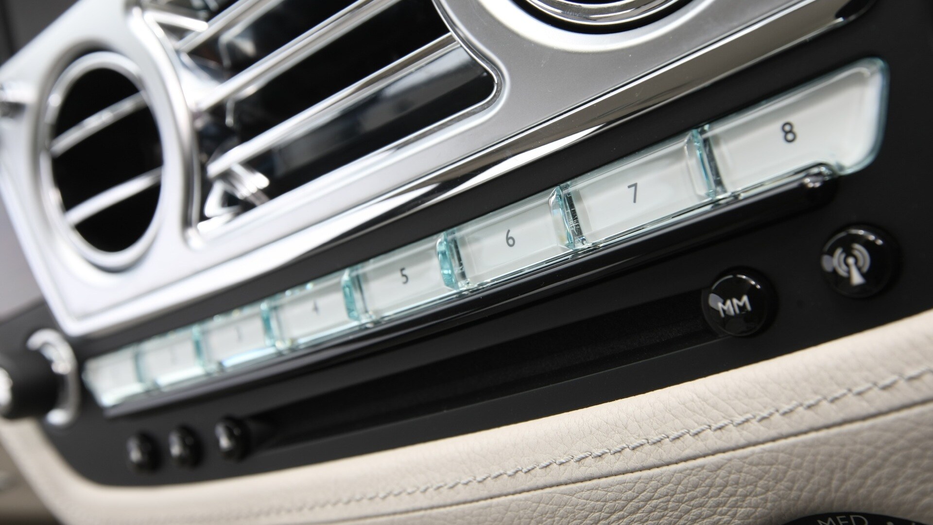 Rolls-Royce-Ghost-2013-STD-Interior