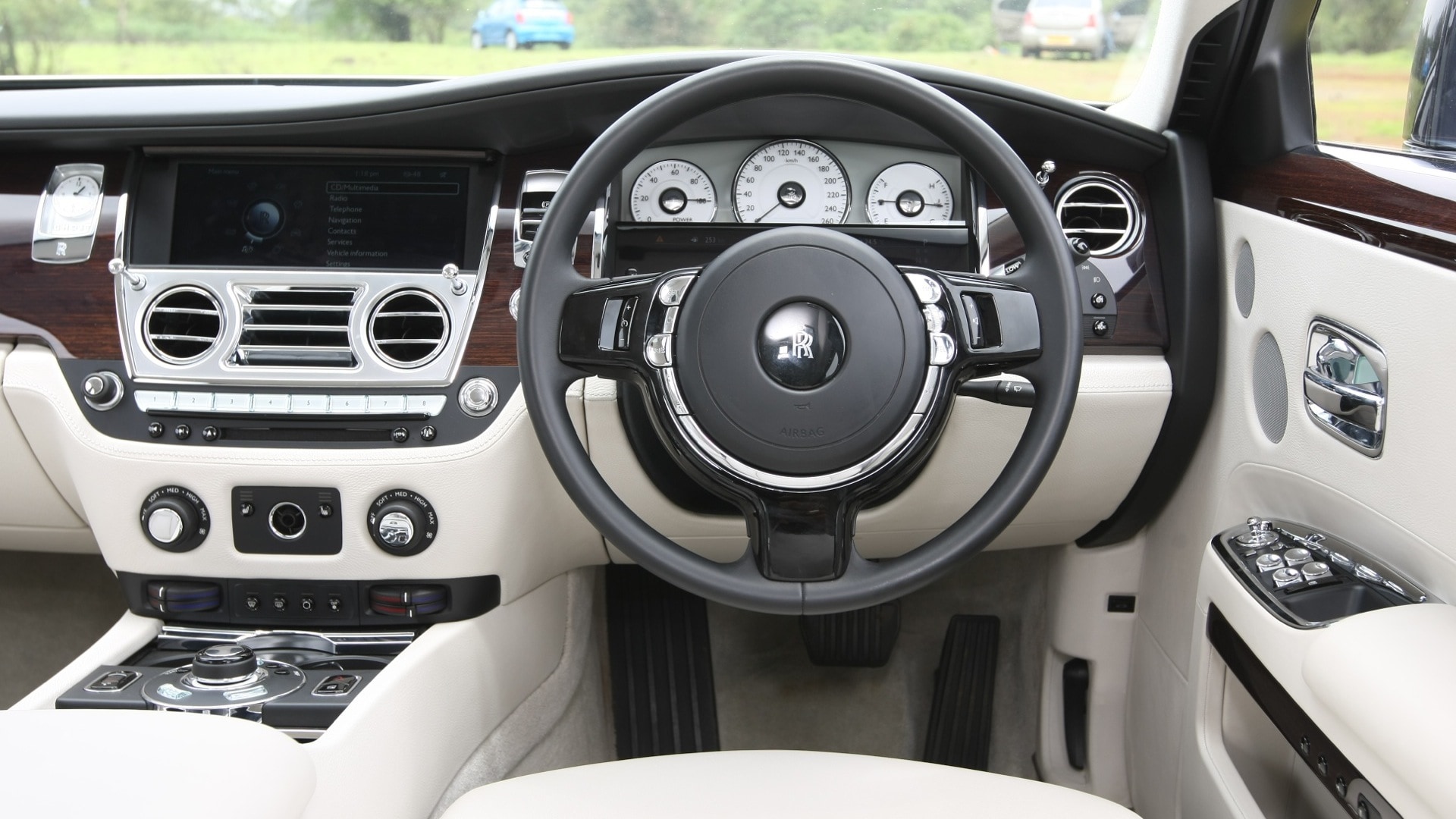 Rolls-Royce-Ghost-2013-STD-Interior