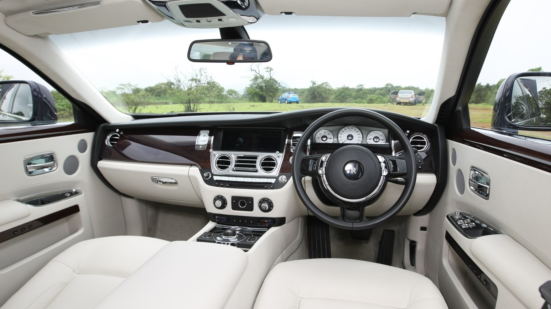 Rolls-Royce-Ghost-2013-STD-Interior