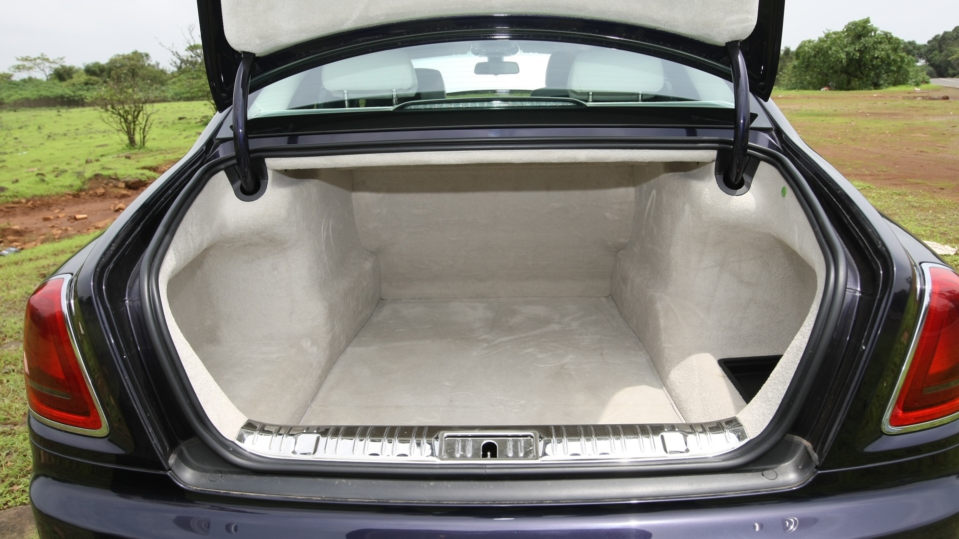 Rolls-Royce-Ghost-2013-STD-Interior