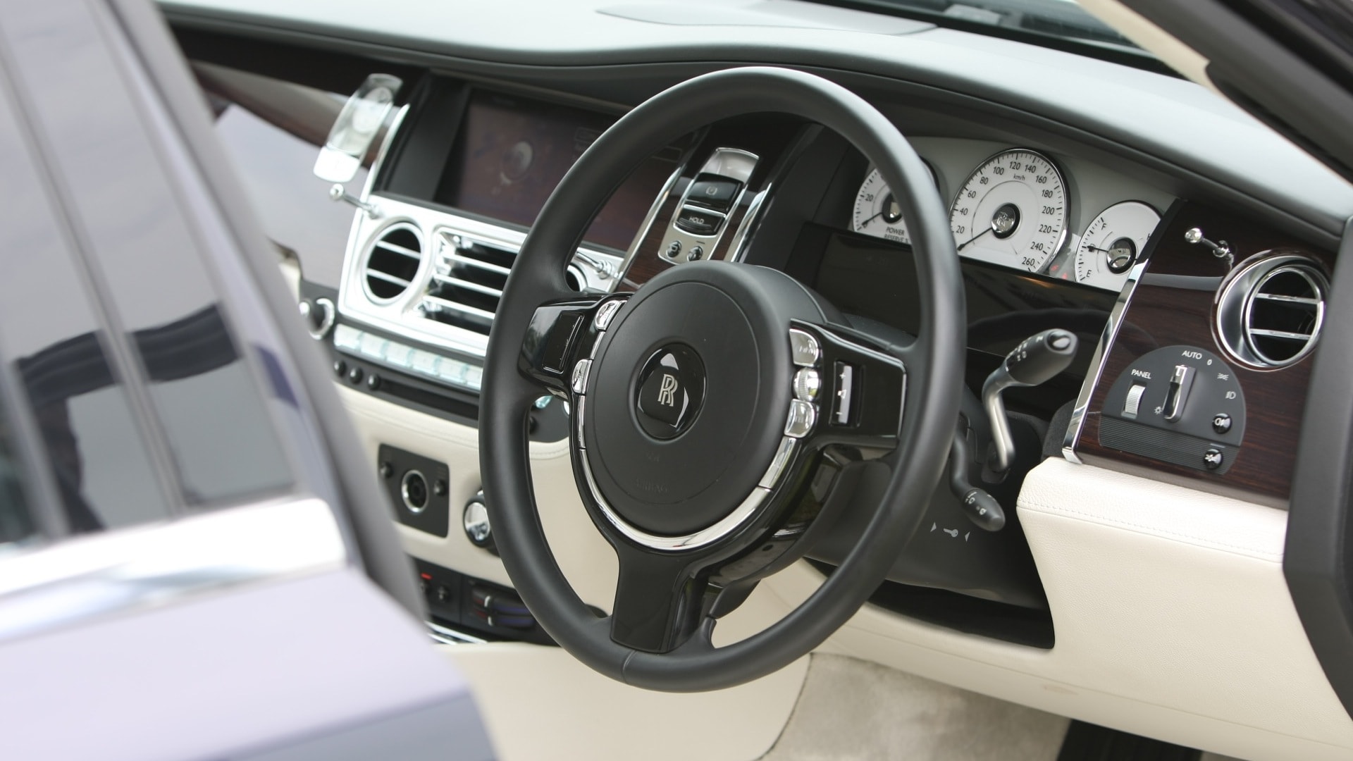 Rolls-Royce-Ghost-2013-STD-Interior