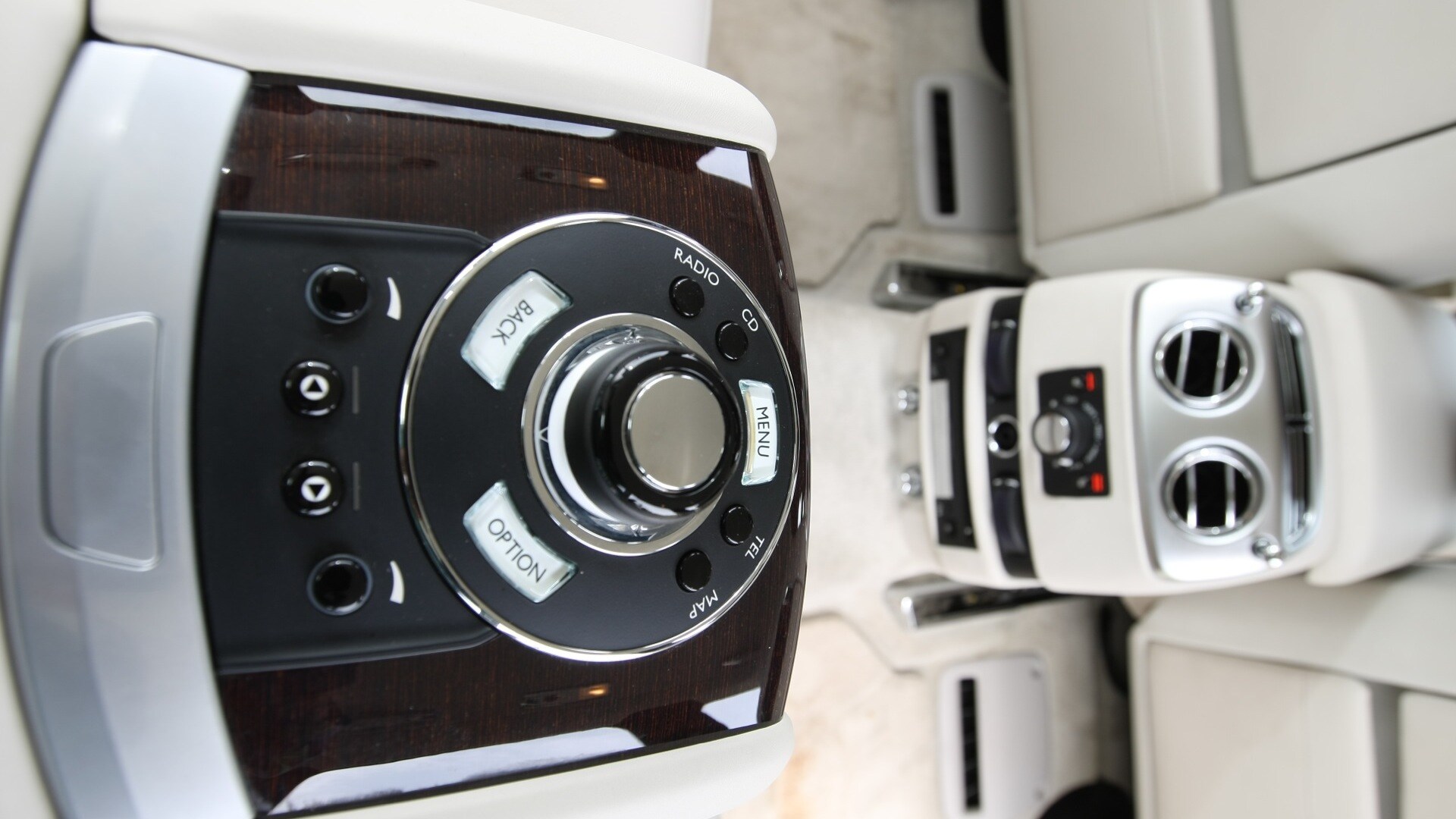 Rolls-Royce-Ghost-2013-STD-Interior