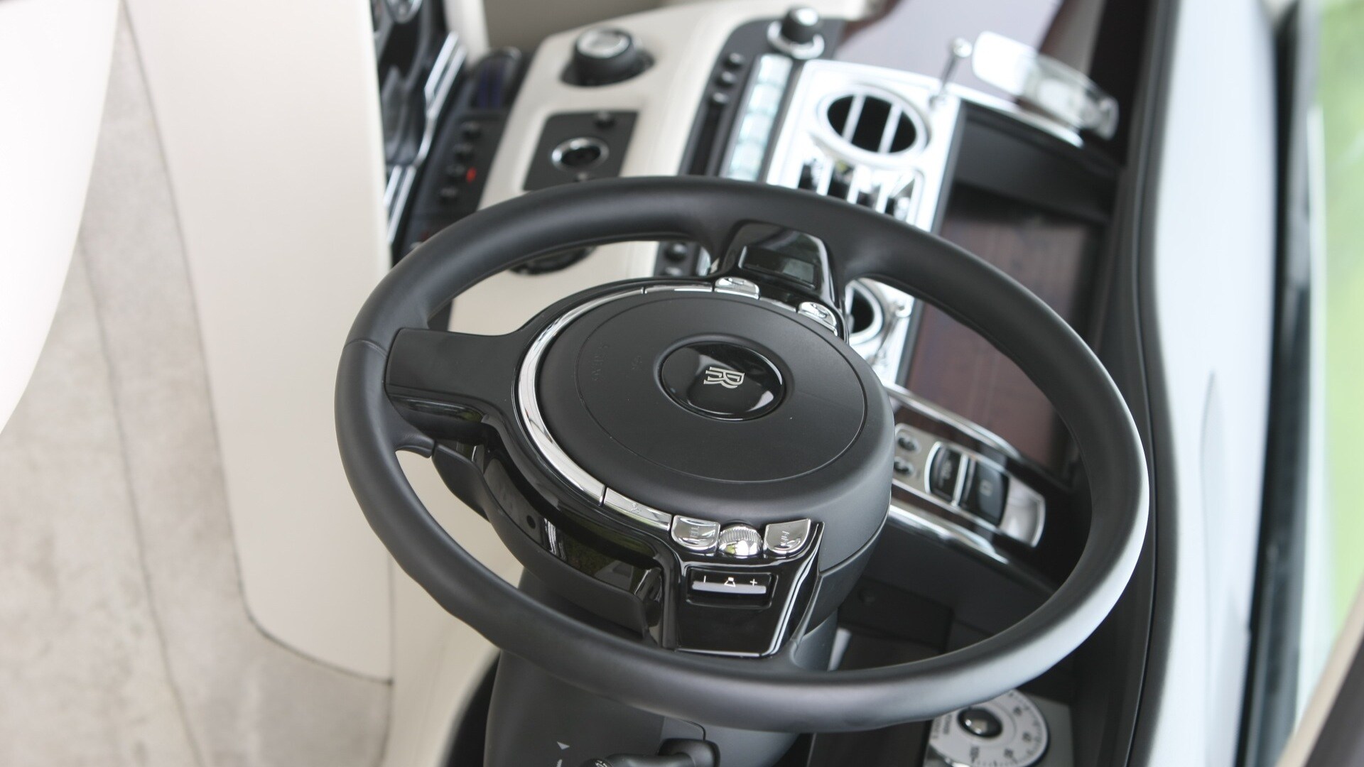 Rolls-Royce-Ghost-2013-STD-Interior