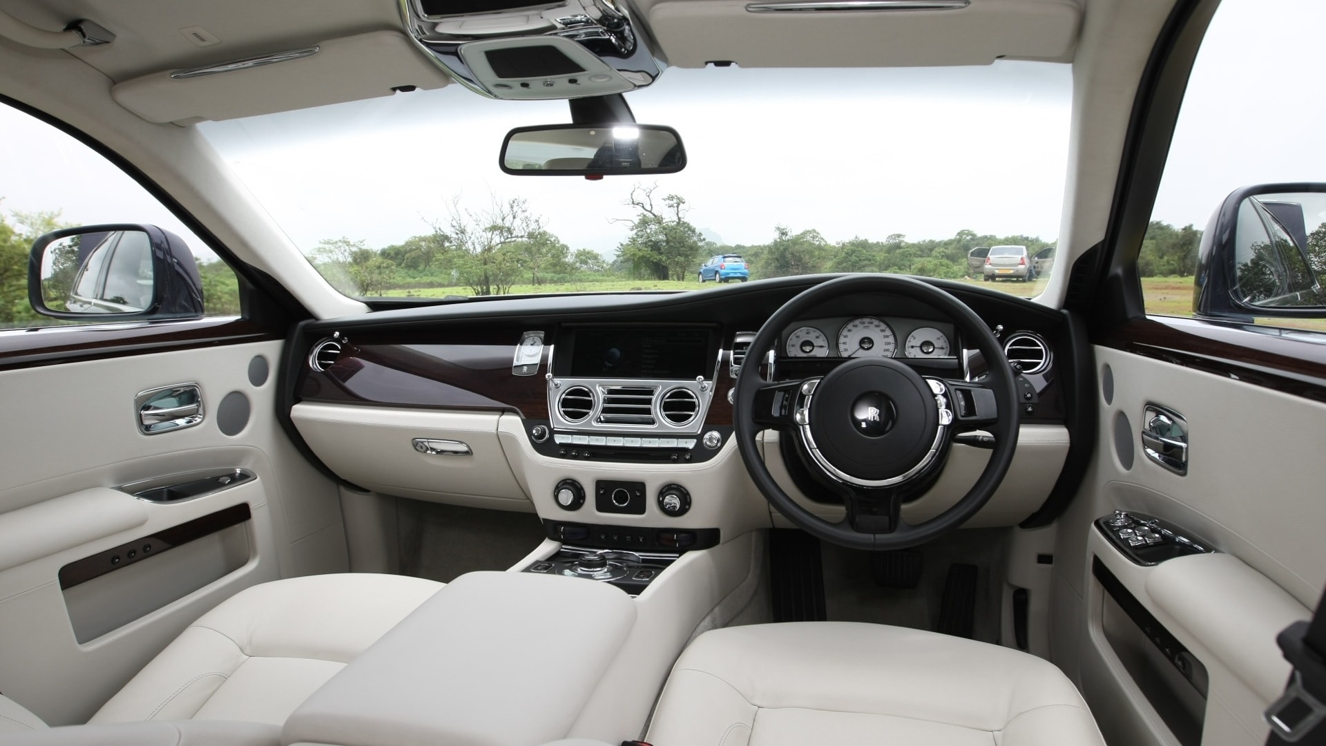 Rolls-Royce-Ghost-2013-STD-Interior