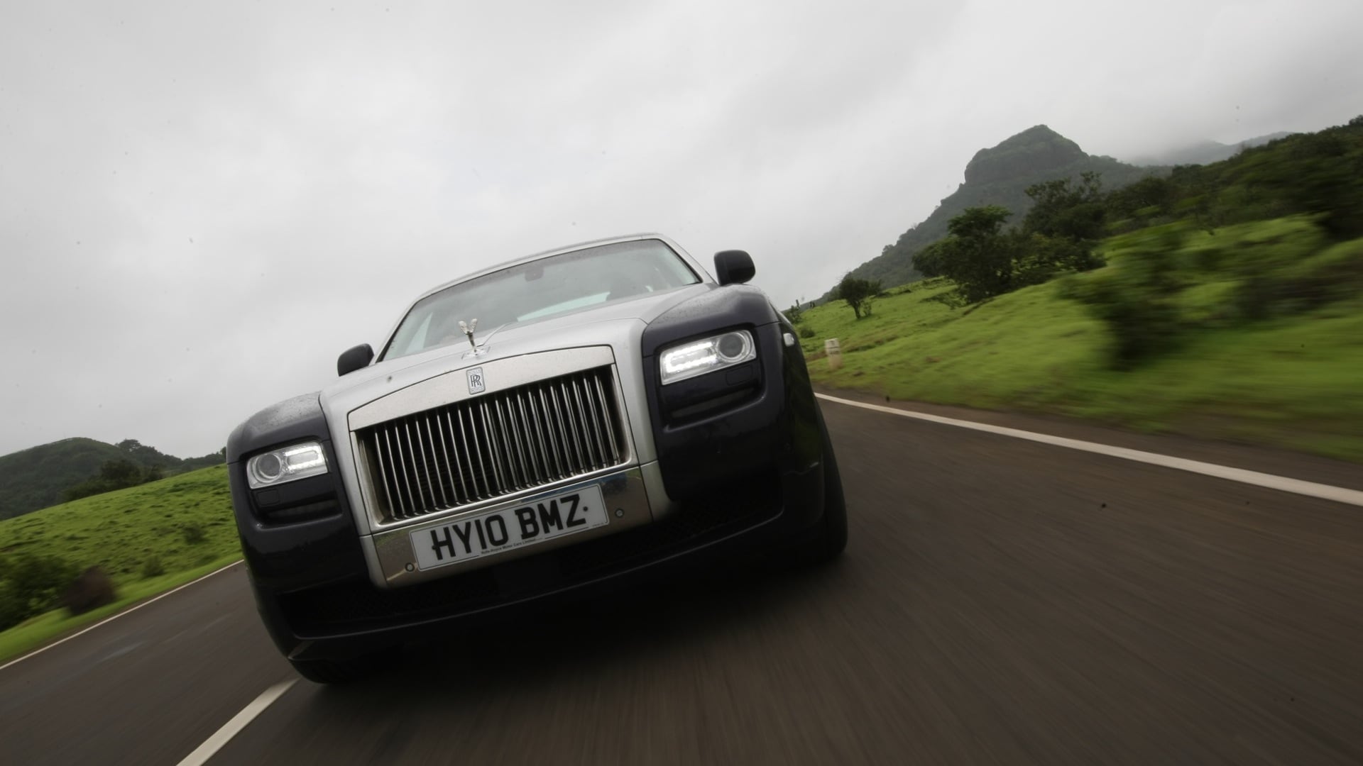 Rolls-Royce-Ghost-2013-STD-Exterior