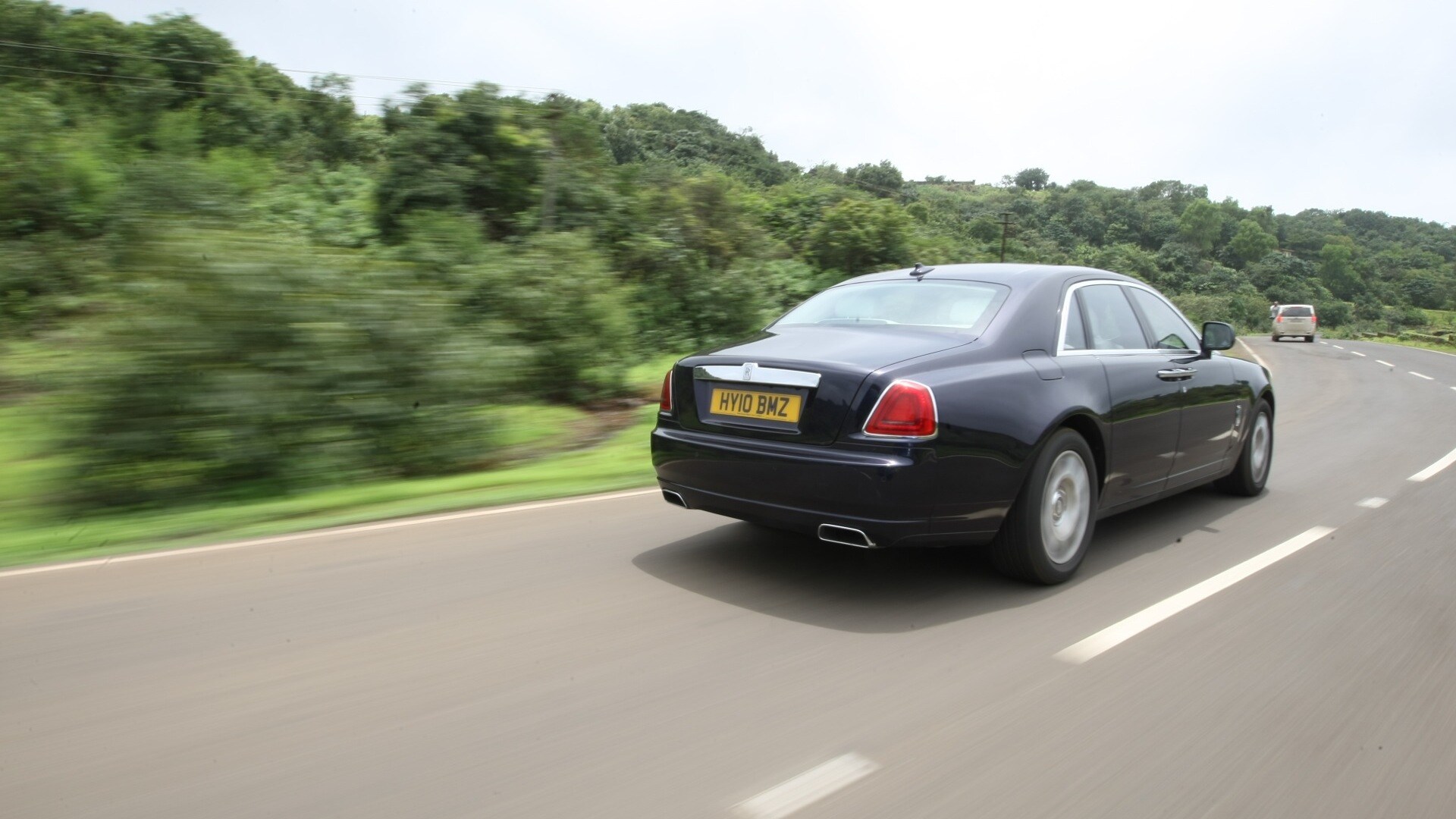 Rolls-Royce-Ghost-2013-STD-Exterior