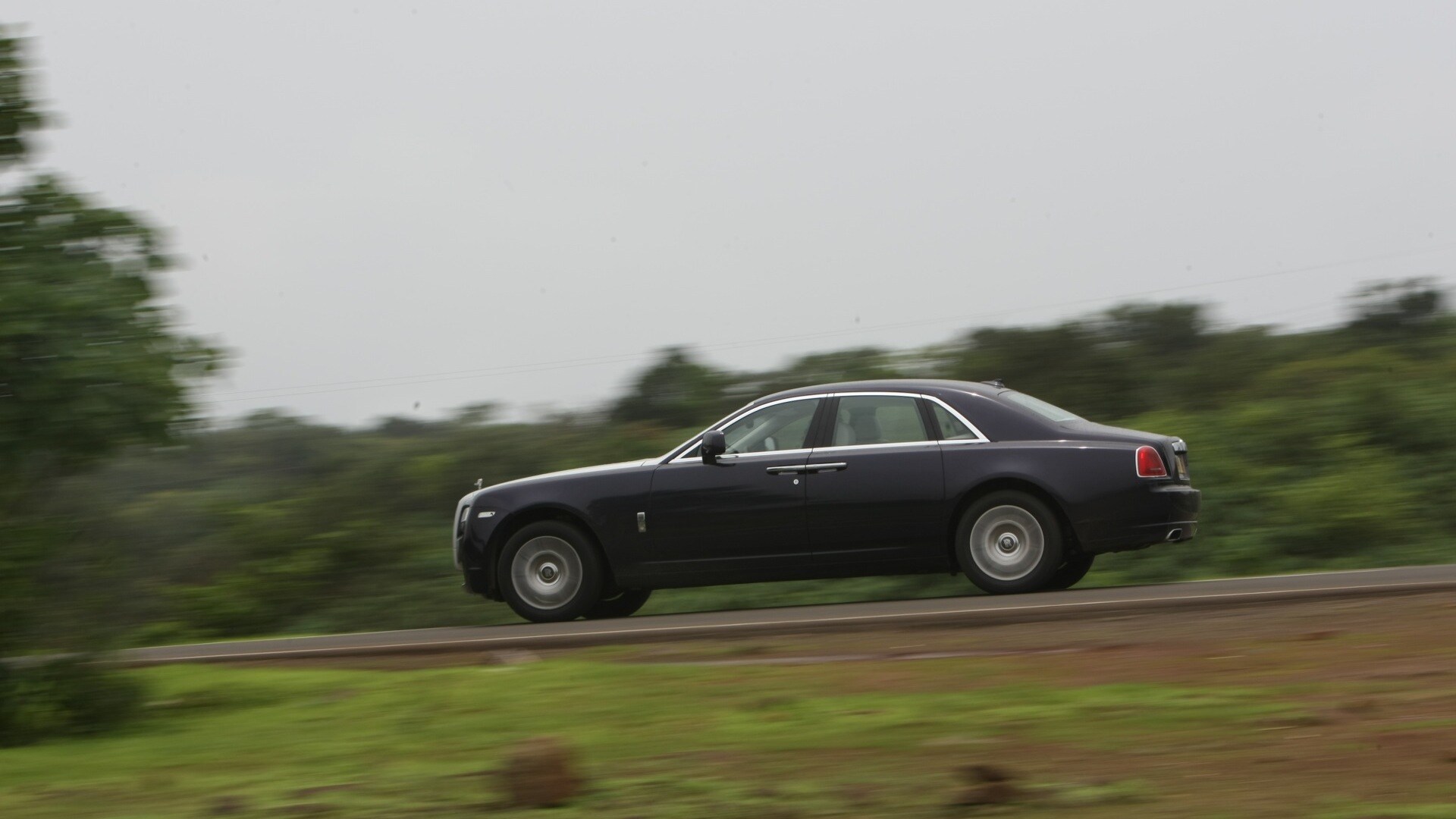 Rolls-Royce-Ghost-2013-STD-Exterior