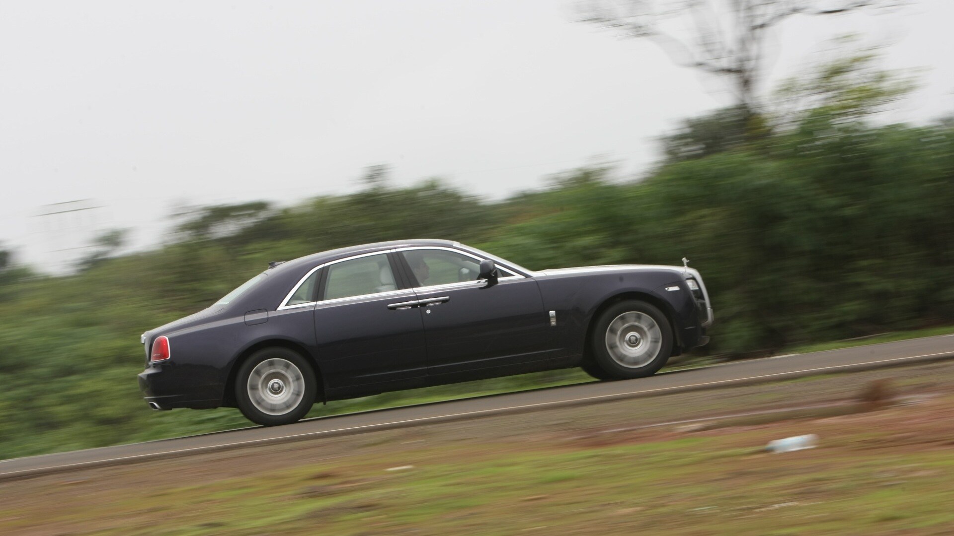 Rolls-Royce-Ghost-2013-STD-Exterior