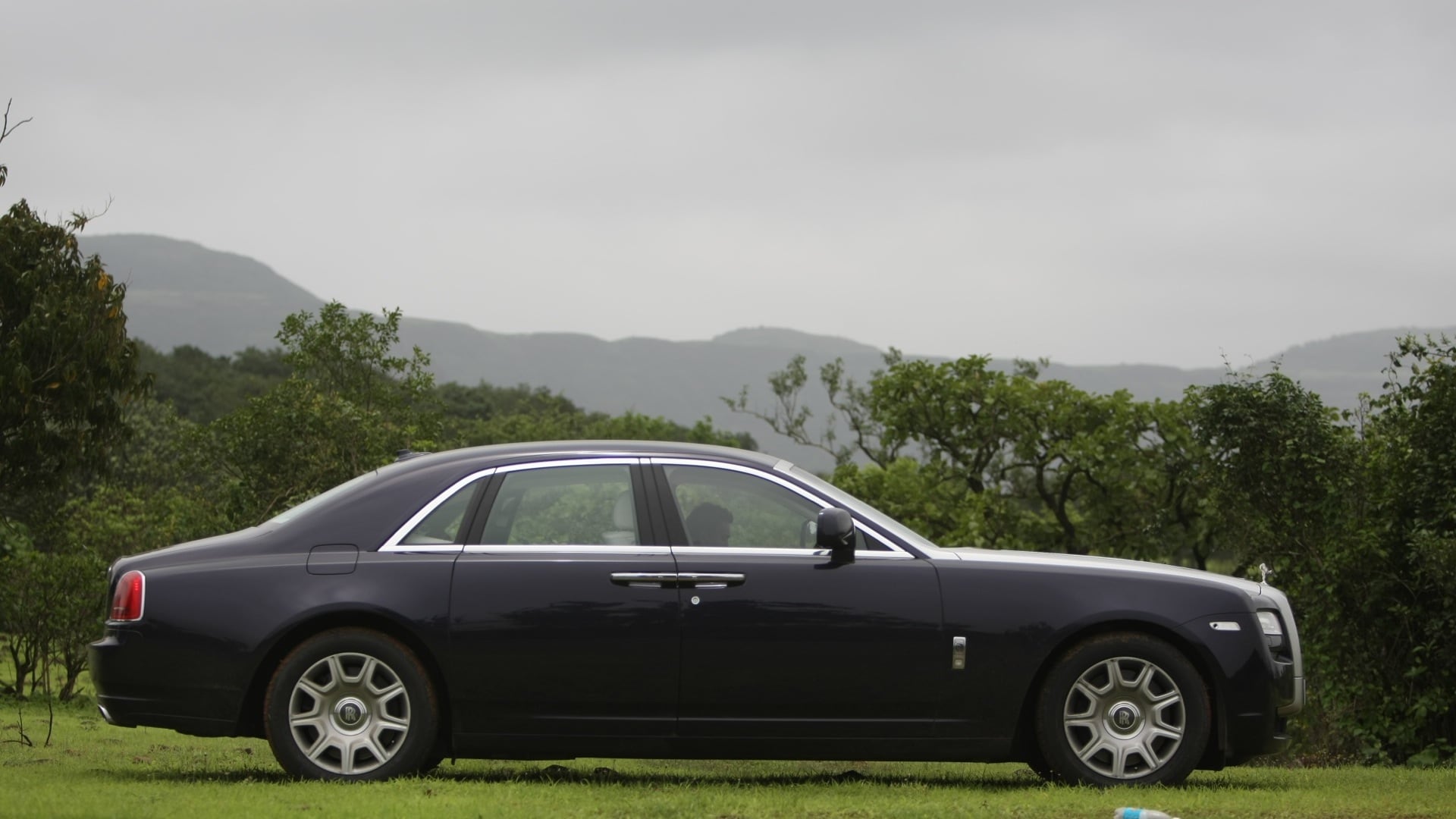 Rolls-Royce-Ghost-2013-STD-Exterior