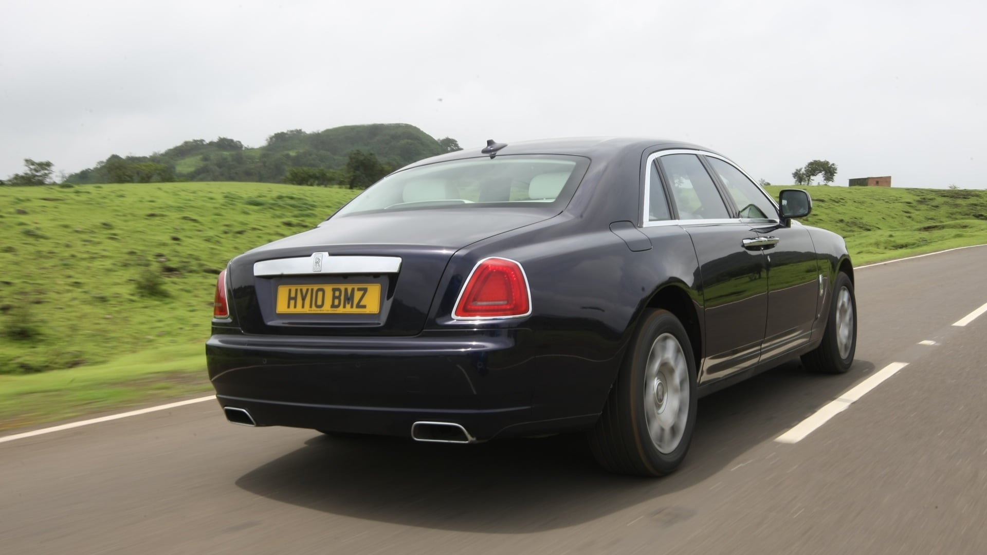 Rolls-Royce-Ghost-2013-STD-Exterior