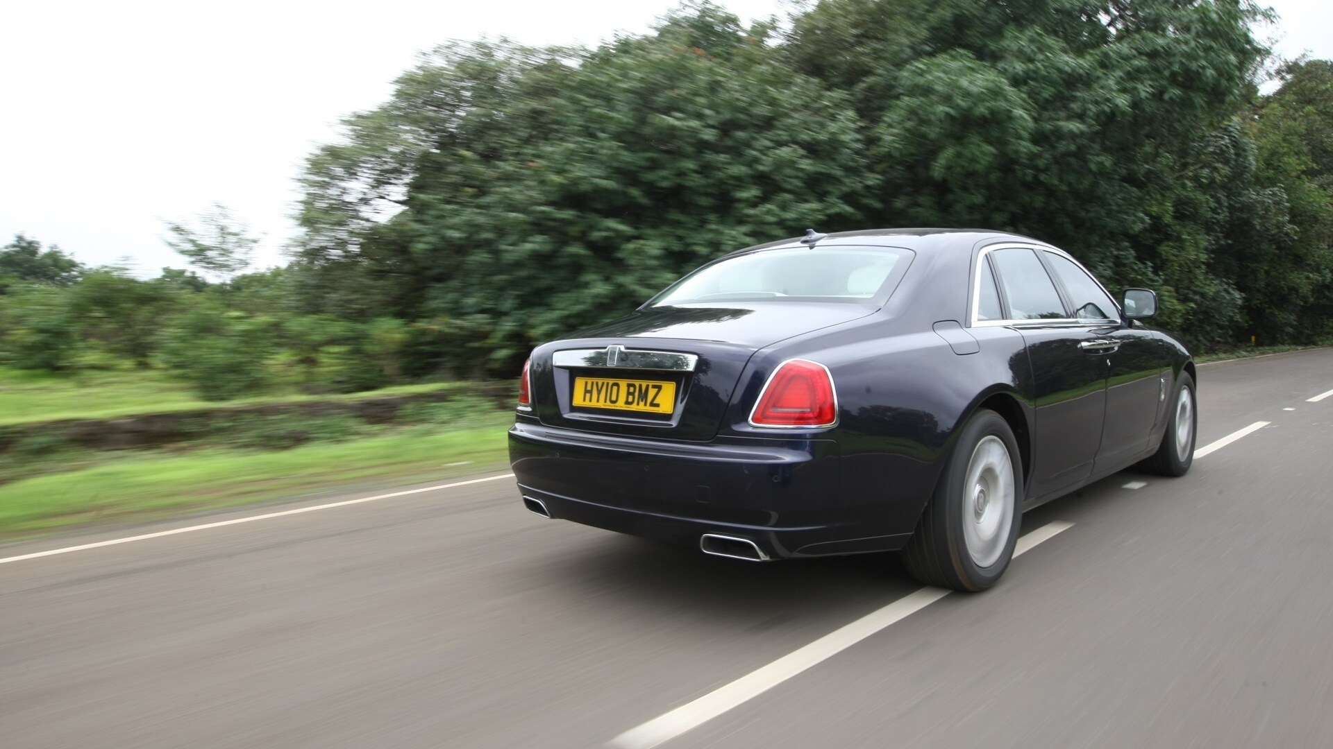 Rolls-Royce-Ghost-2013-STD-Exterior