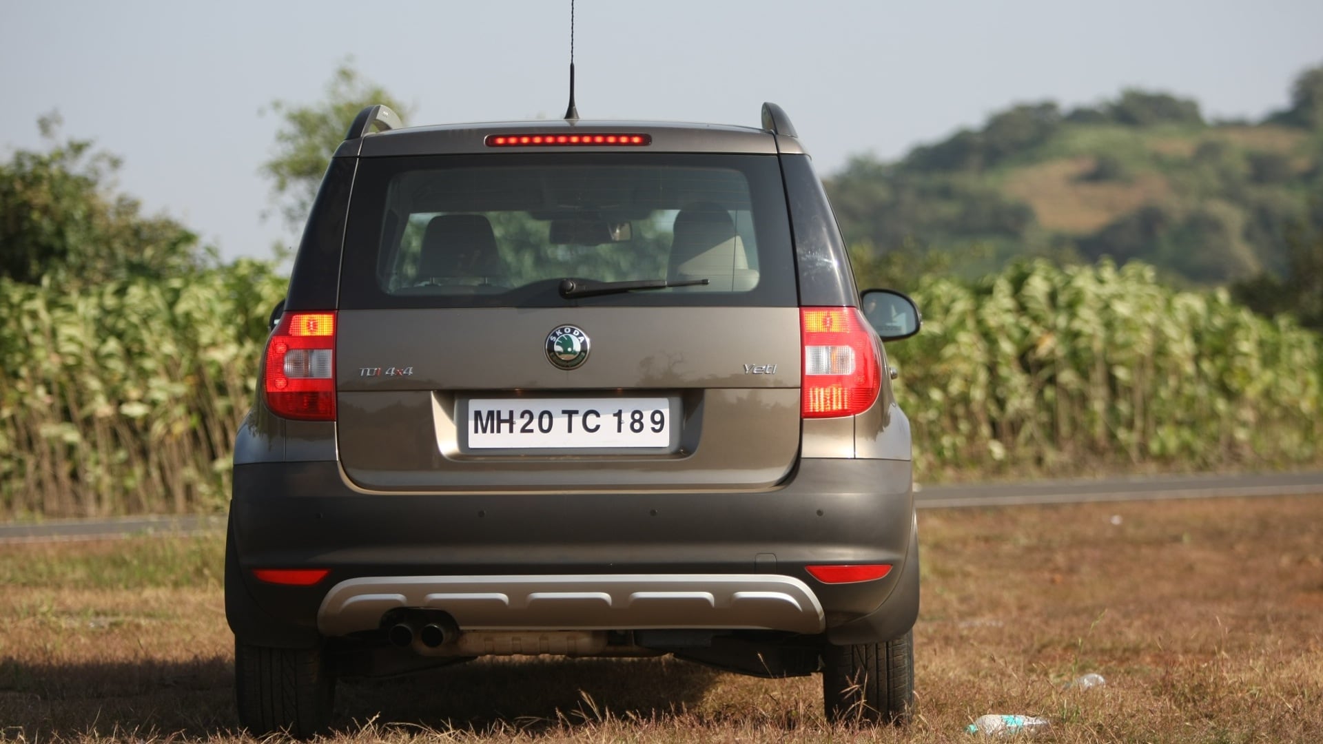 Skoda-Yeti-2013-Active-4x2-Compare