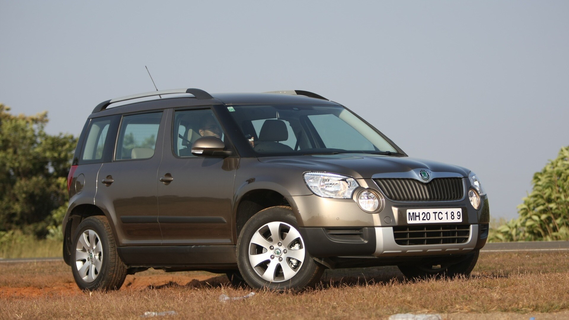 Skoda-Yeti-2013-Active-4x2-Compare