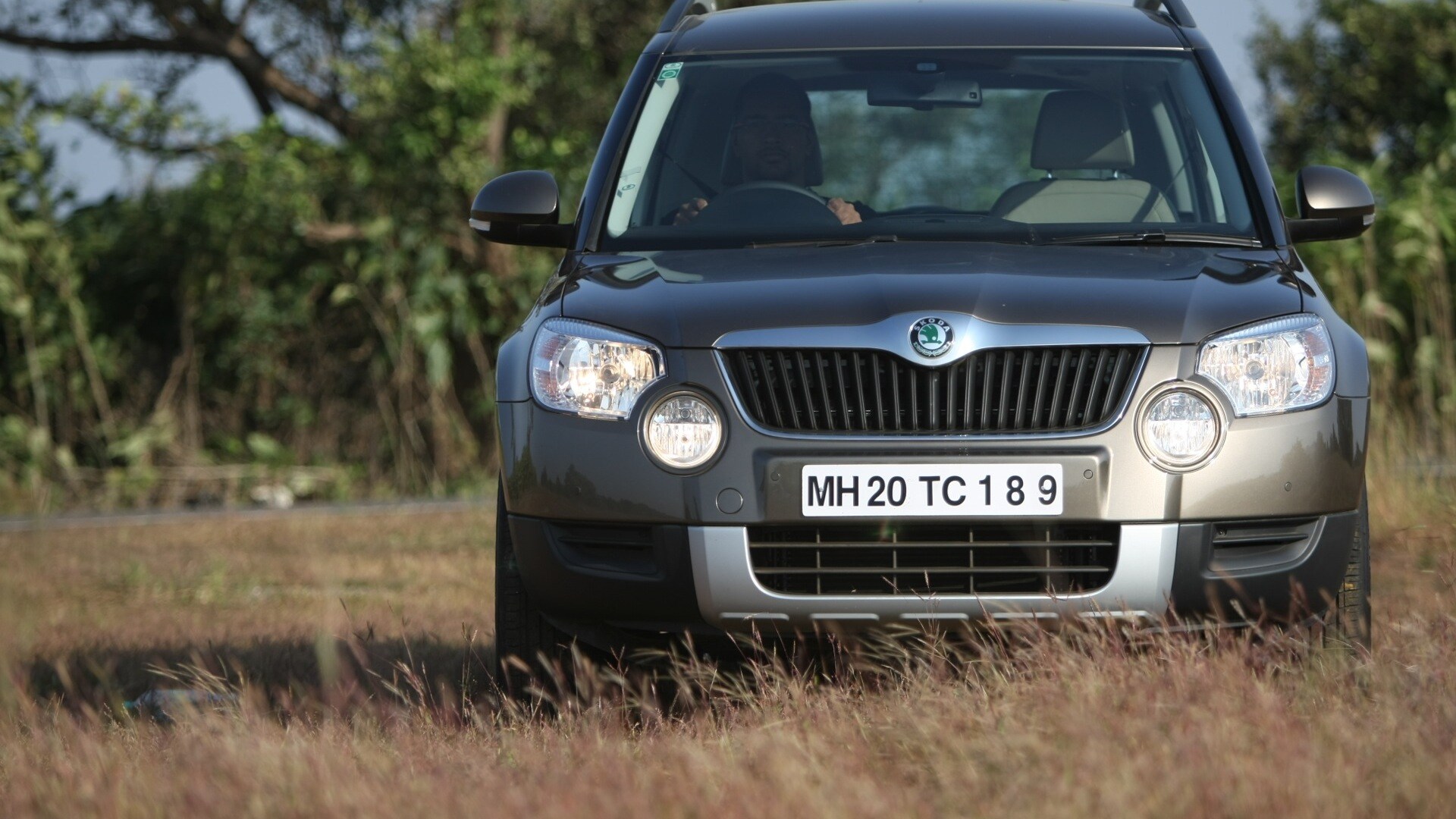 Skoda-Yeti-2013-Active-4x2-Compare