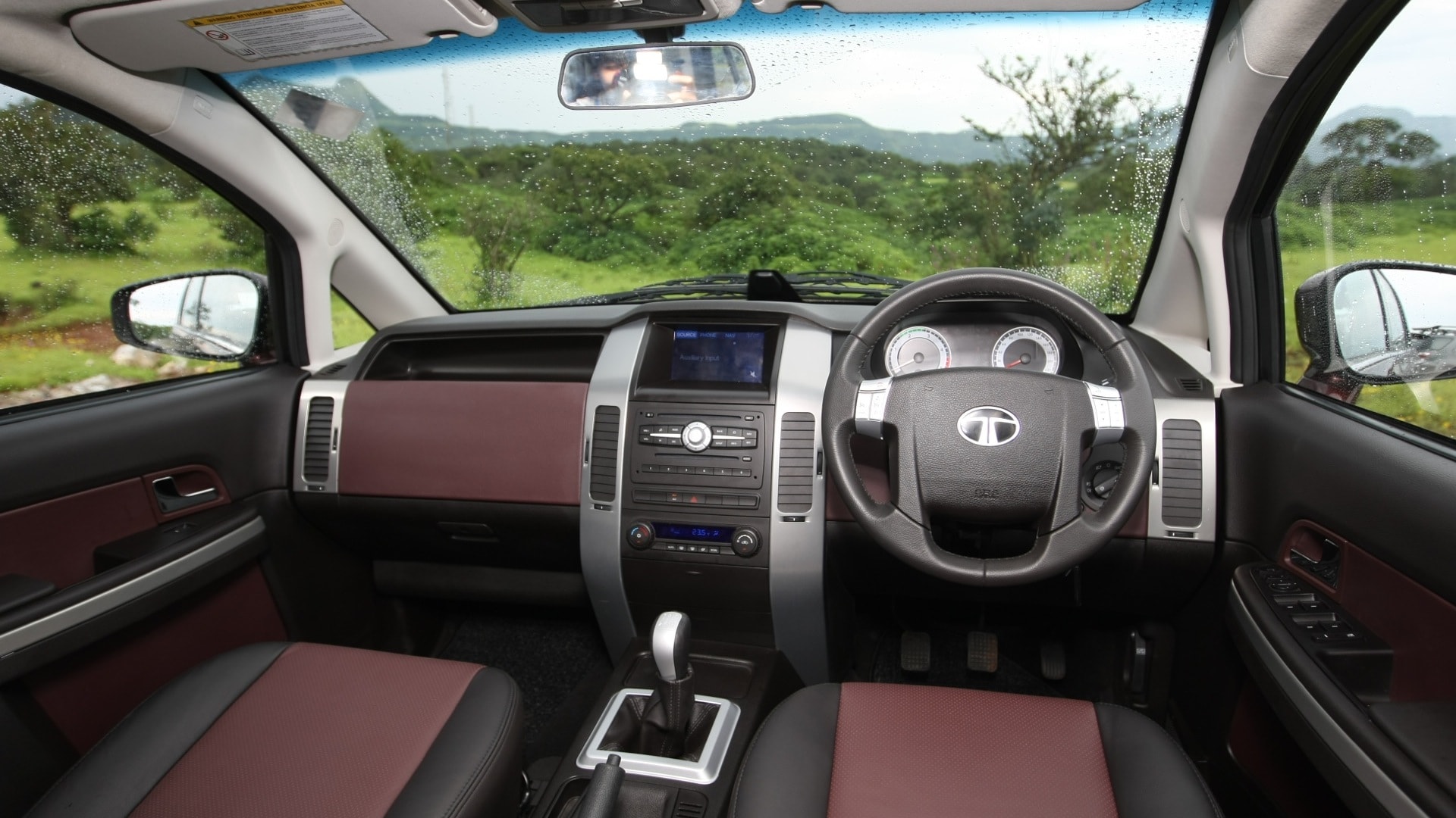 Tata-Aria-2013-Pride-Interior