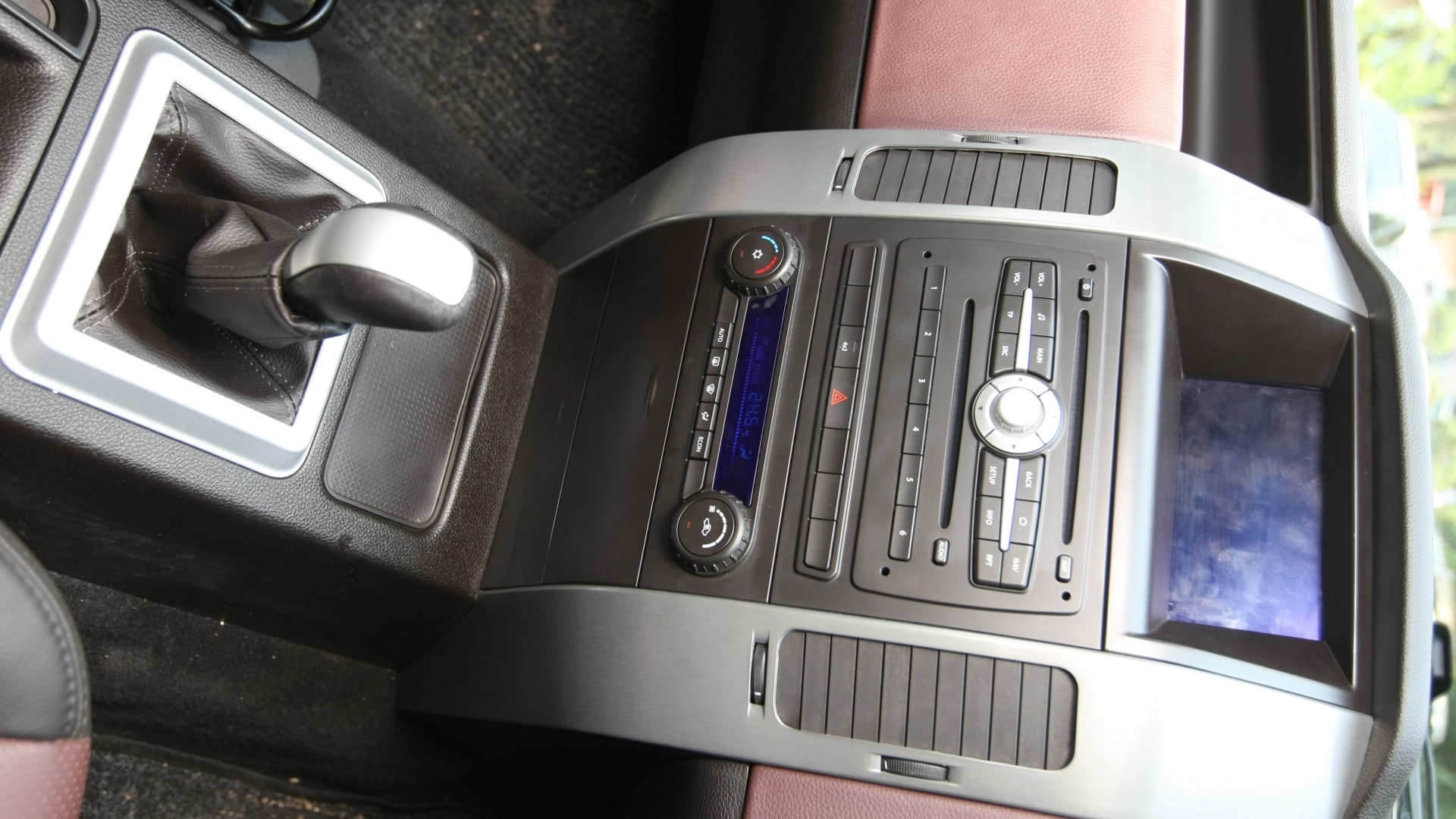 Tata-Aria-2013-Pride-Interior