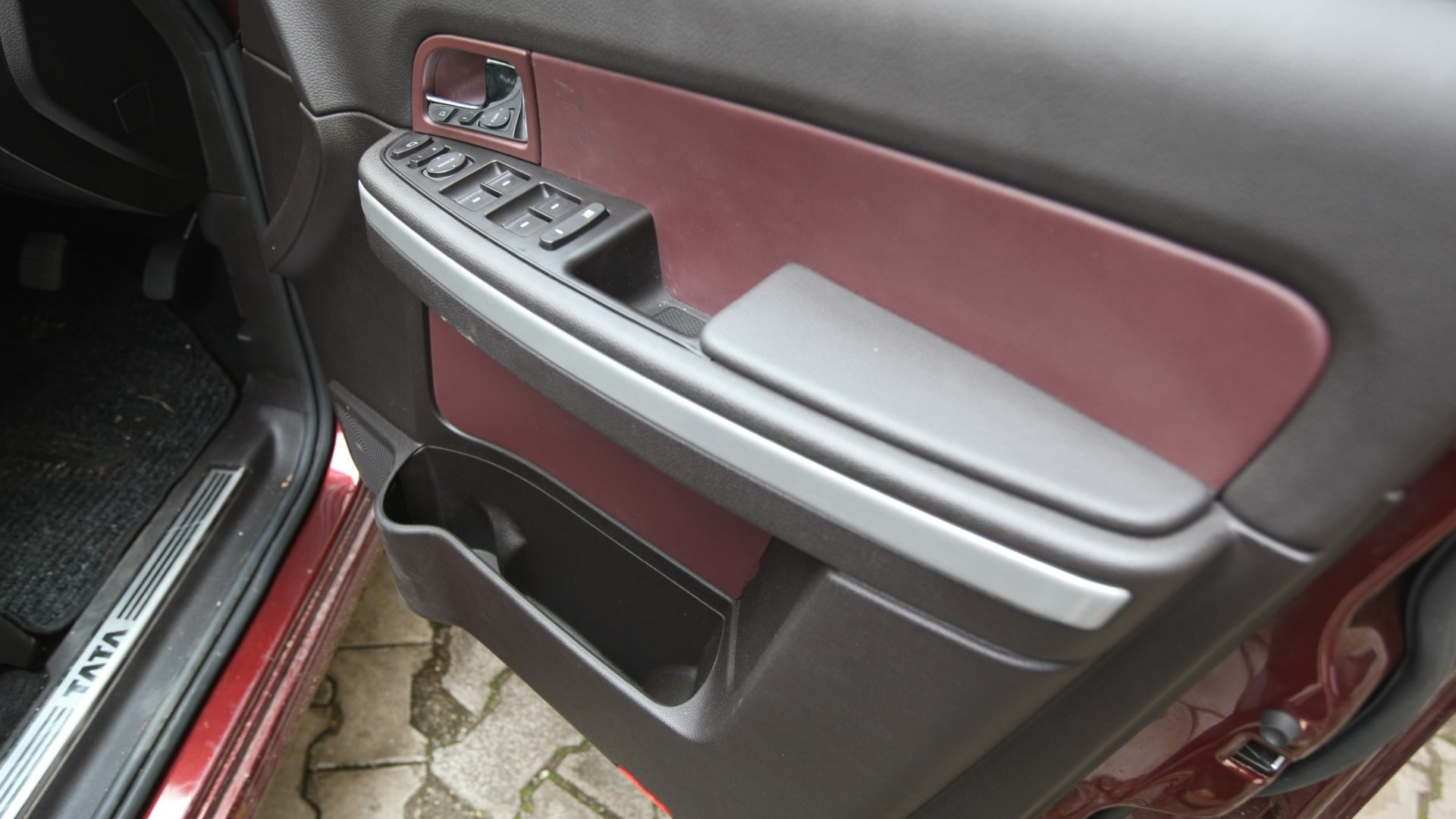 Tata-Aria-2013-Pride-Interior