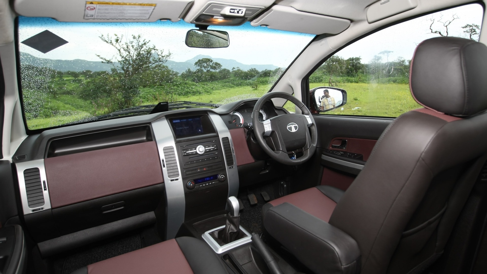 Tata-Aria-2013-Pride-Interior