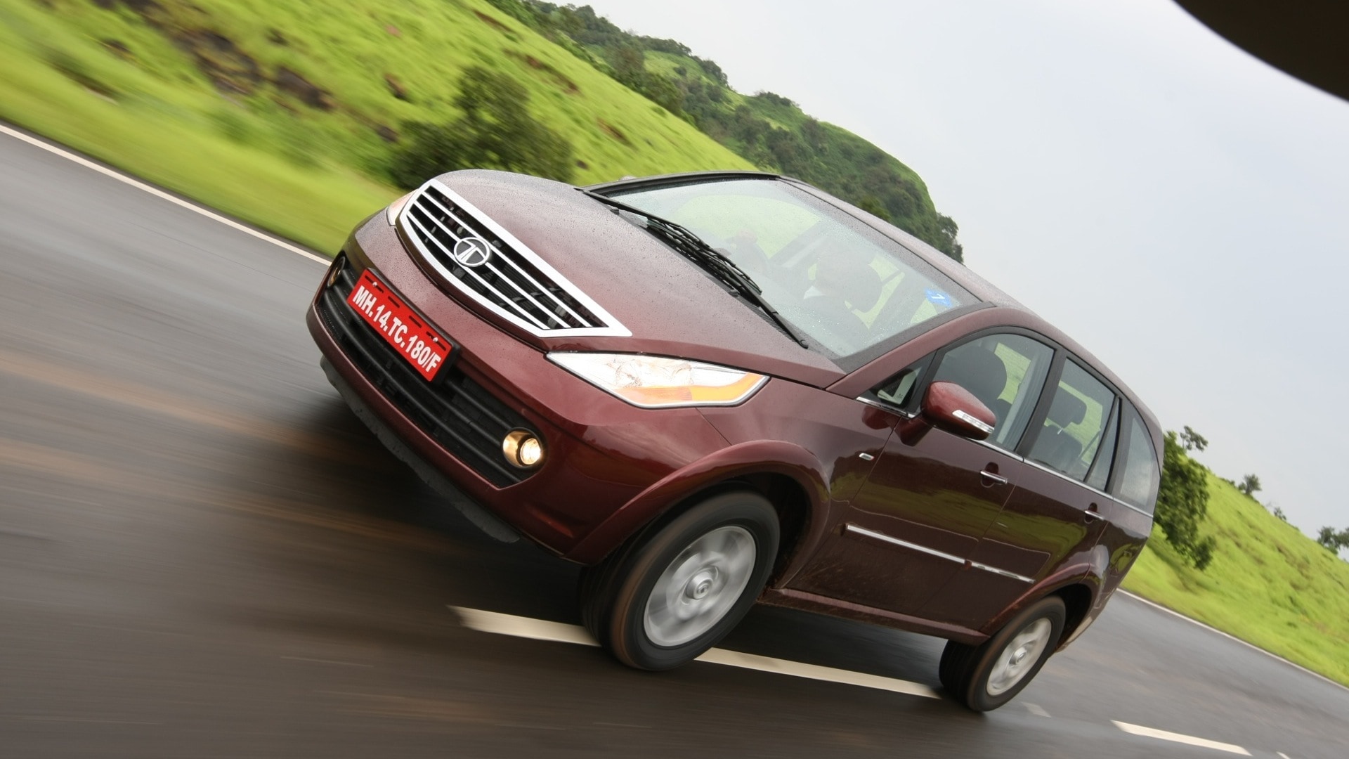 Tata-Aria-2013-Pride-Exterior