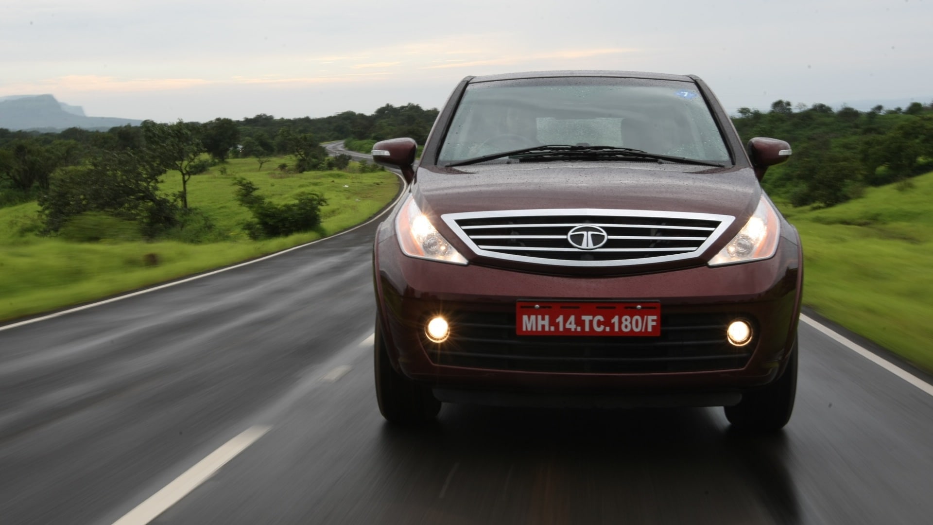 Tata-Aria-2013-Pride-Exterior