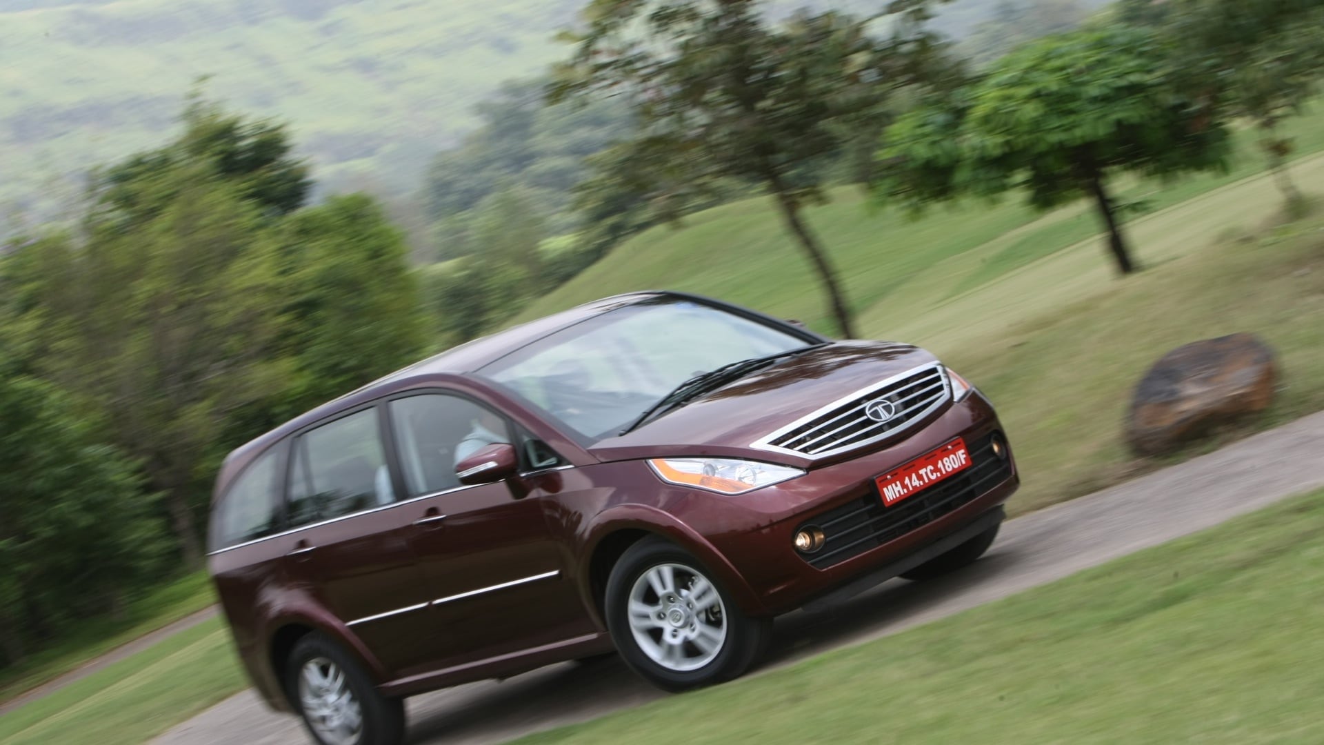 Tata-Aria-2013-Pride-Exterior