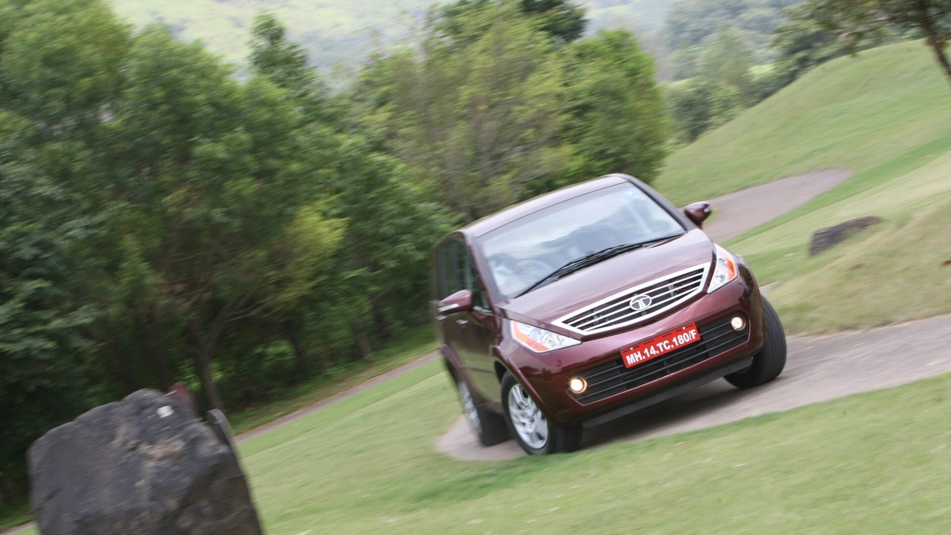 Tata-Aria-2013-Pride-Exterior