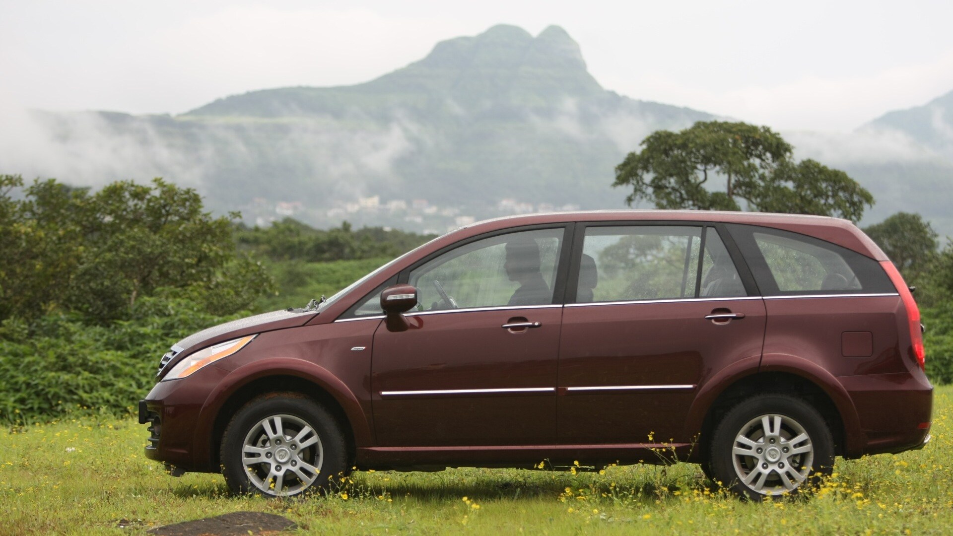 Tata-Aria-2013-Pride-Exterior
