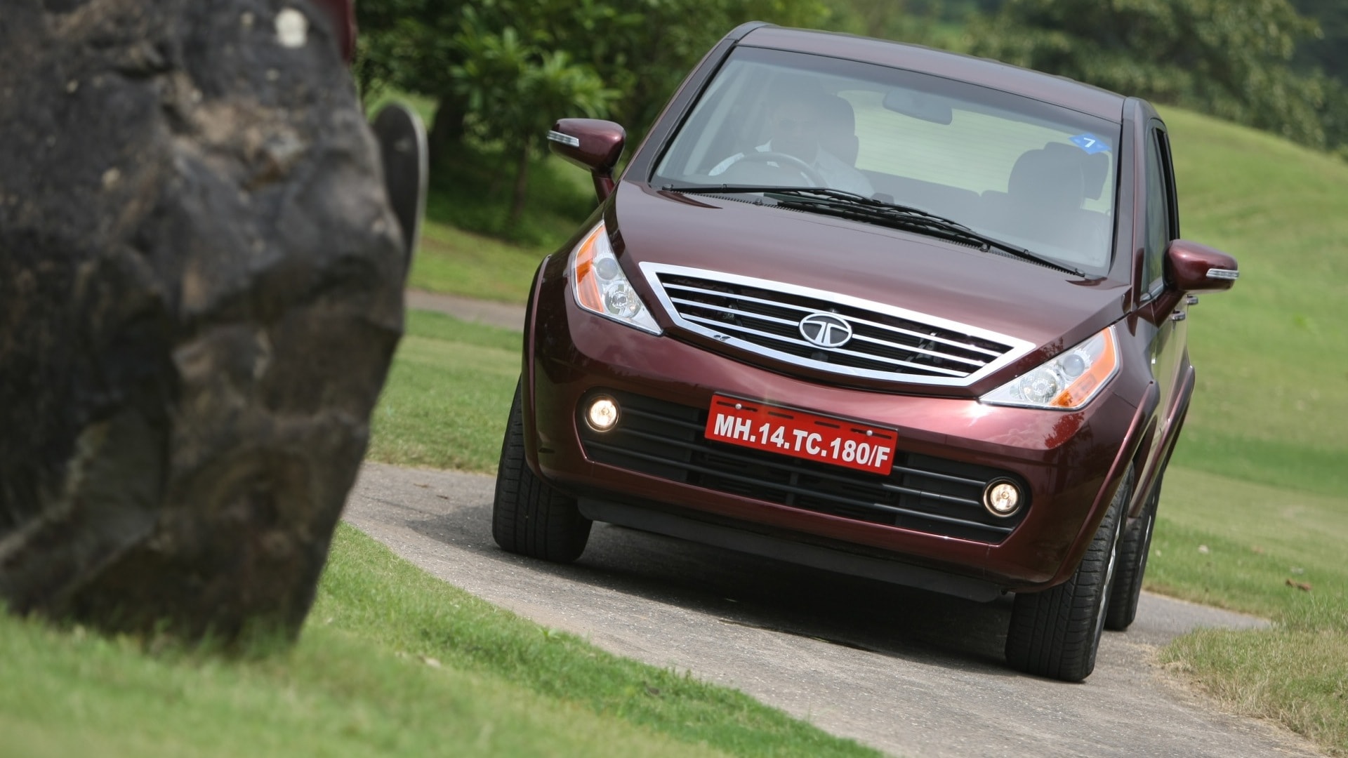 Tata-Aria-2013-Pride-Exterior