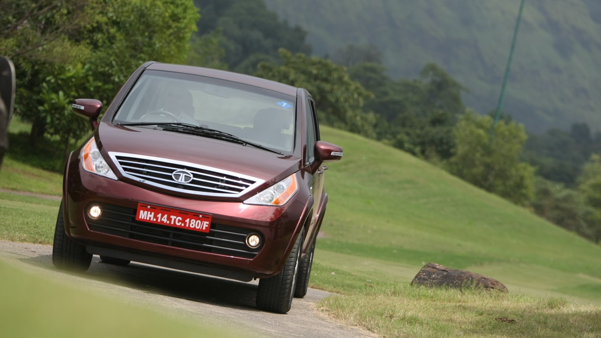 Tata-Aria-2013-Pride-Exterior