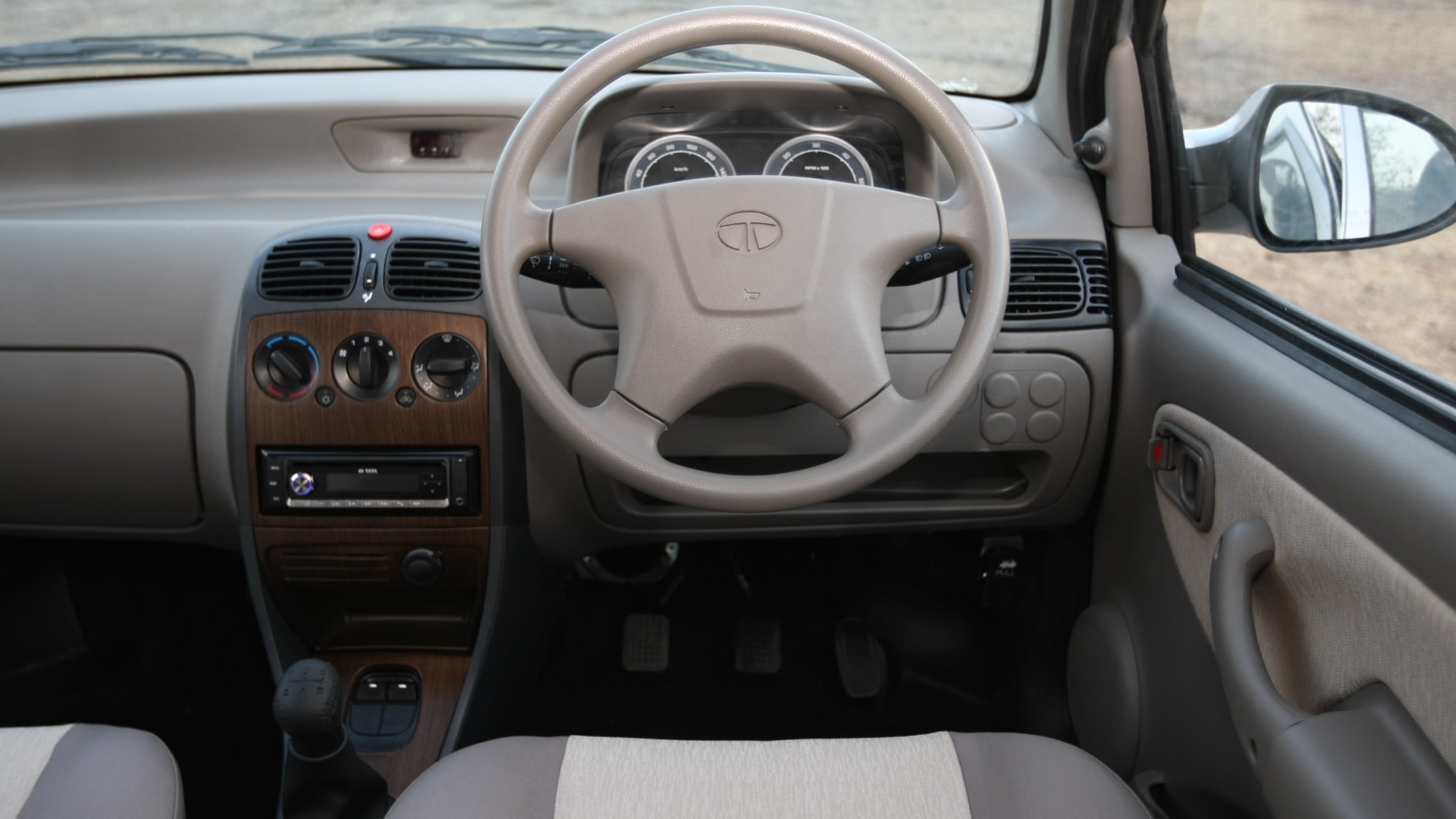 Tata-Indica-2013-eV2-CR4-LE-Interior
