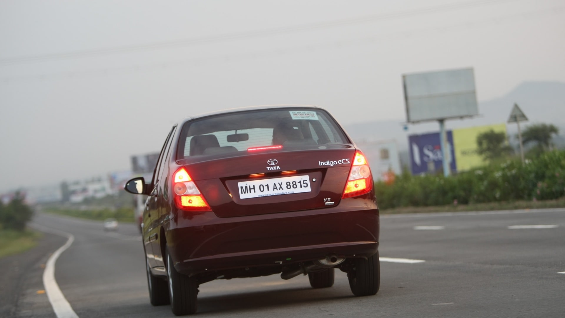 Tata-Indigo-cs-2013-eCS-LS-Dicor-Exterior