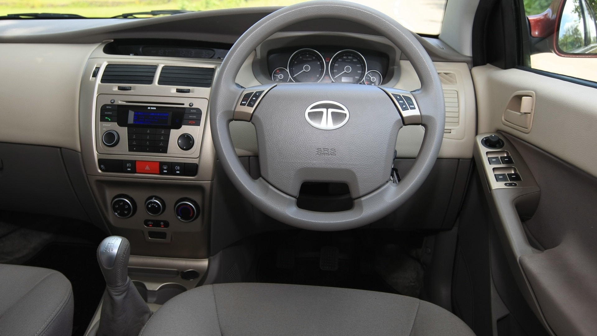 Tata-Manza-2013-Aqua-Quadrajet-Interior