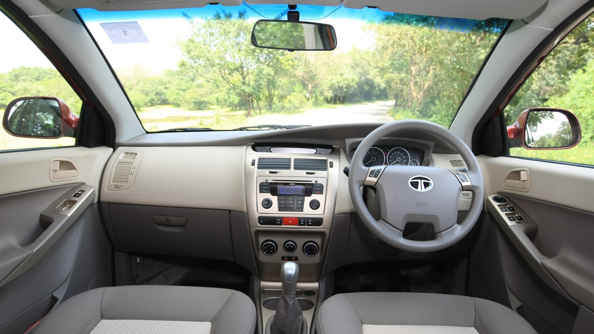 Tata-Manza-2013-Aqua-Quadrajet-Interior