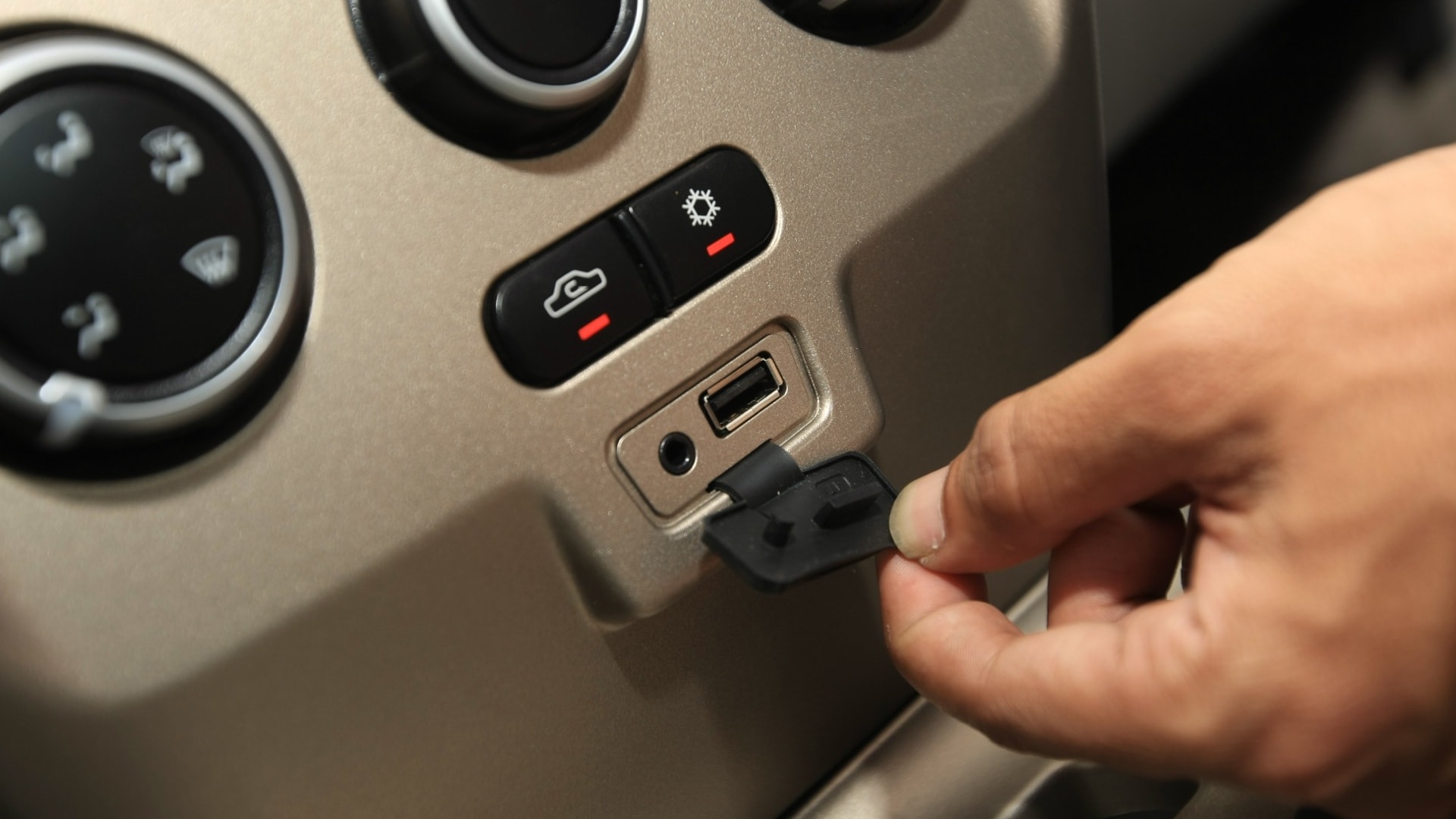 Tata-Manza-2013-Aqua-Quadrajet-Interior