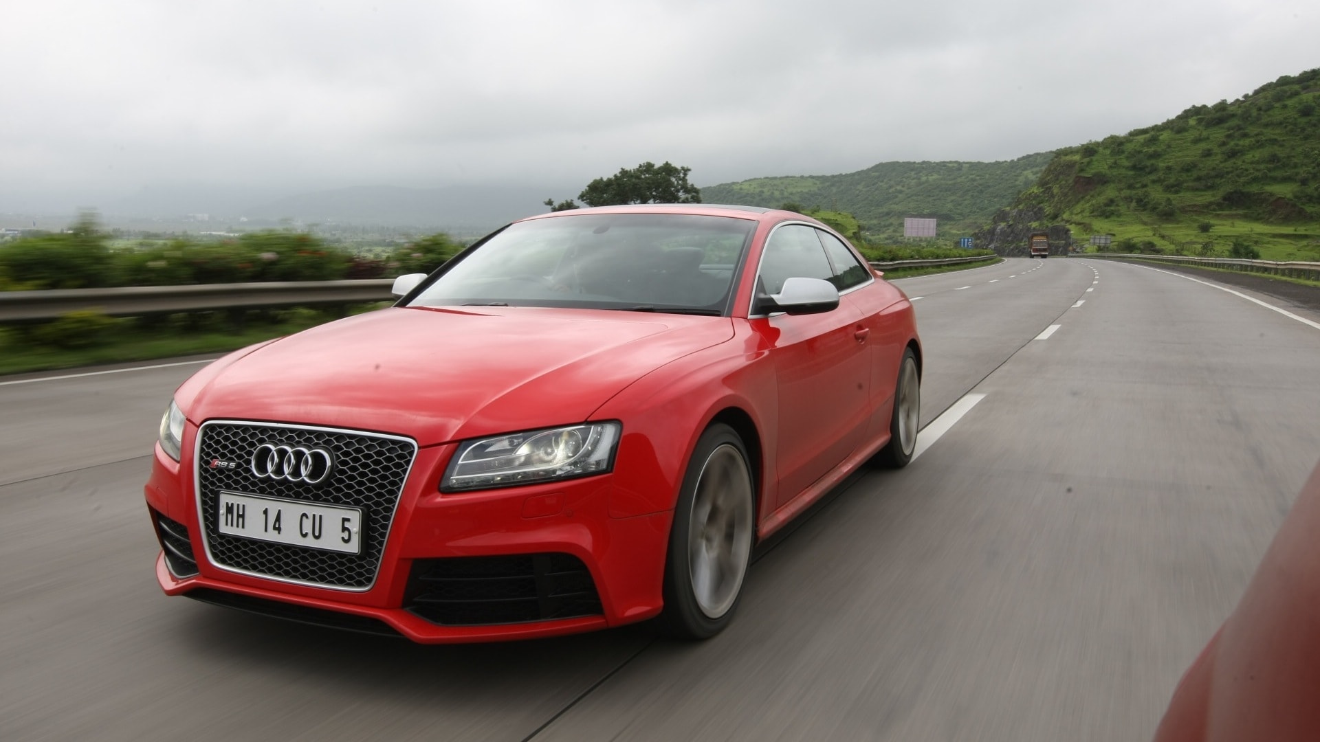 Audi-RS5-2012-STD-Exterior