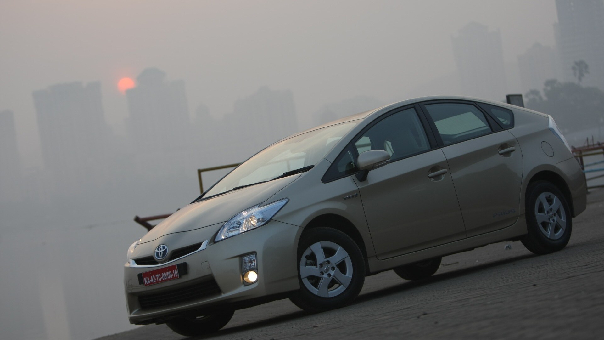 Toyota-Prius-2013-1-8-Z5-Exterior