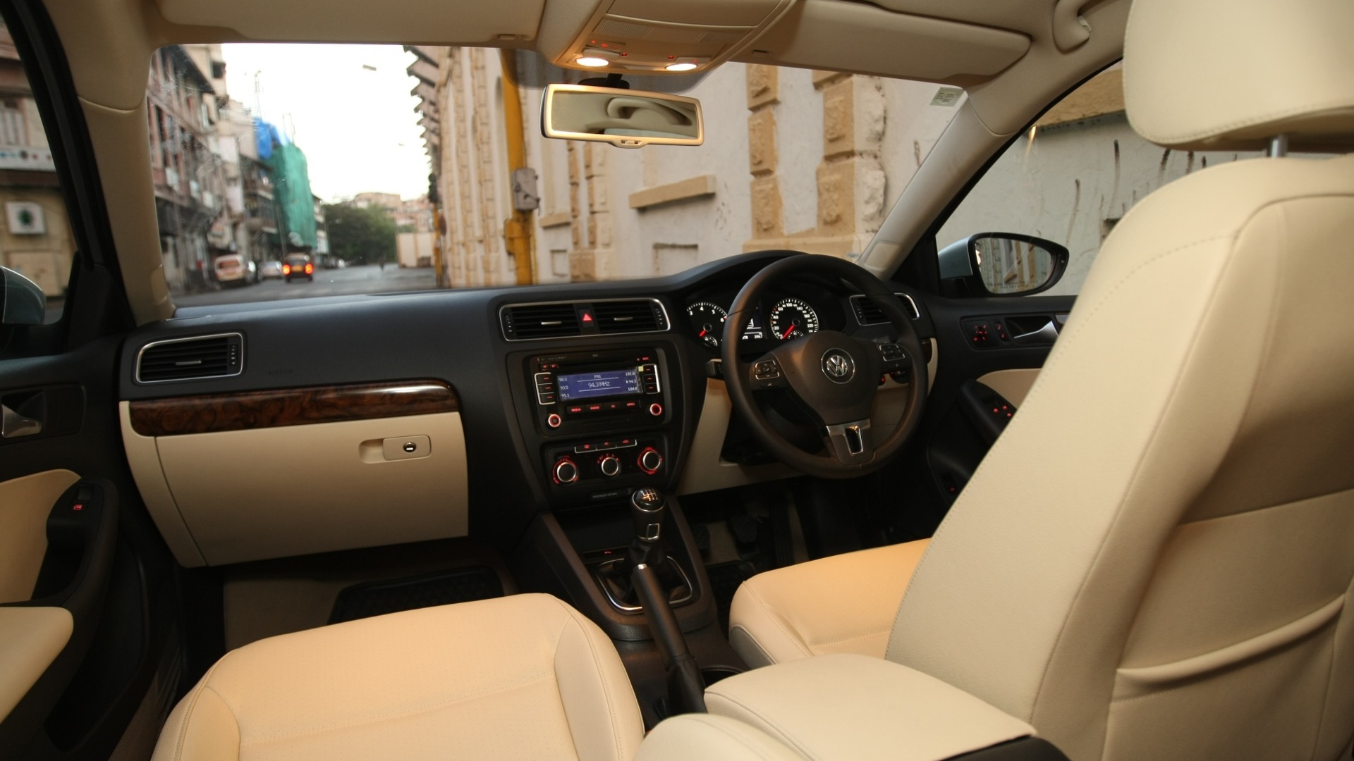 Volkswagen-Jetta-2011-1-6-Trendline-Interior