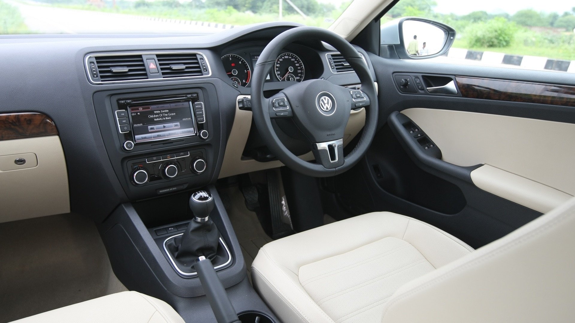 Volkswagen-Jetta-2011-2-0-Trendline-M-Interior